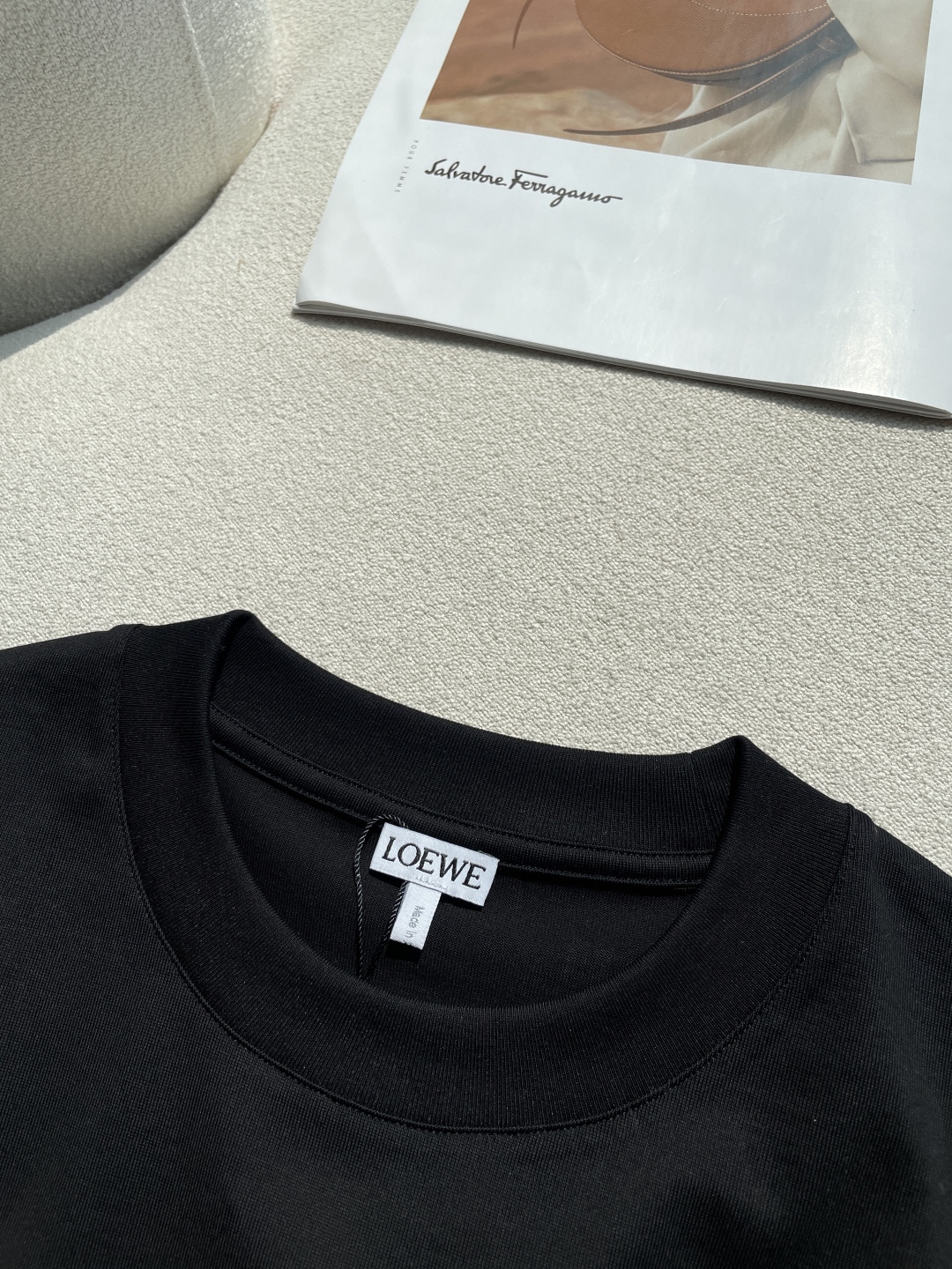 Loewe 2026春夏新款首发专柜最新款短袖圆领T恤 高端订制 设计前卫时尚！品牌logo重工艺设计 