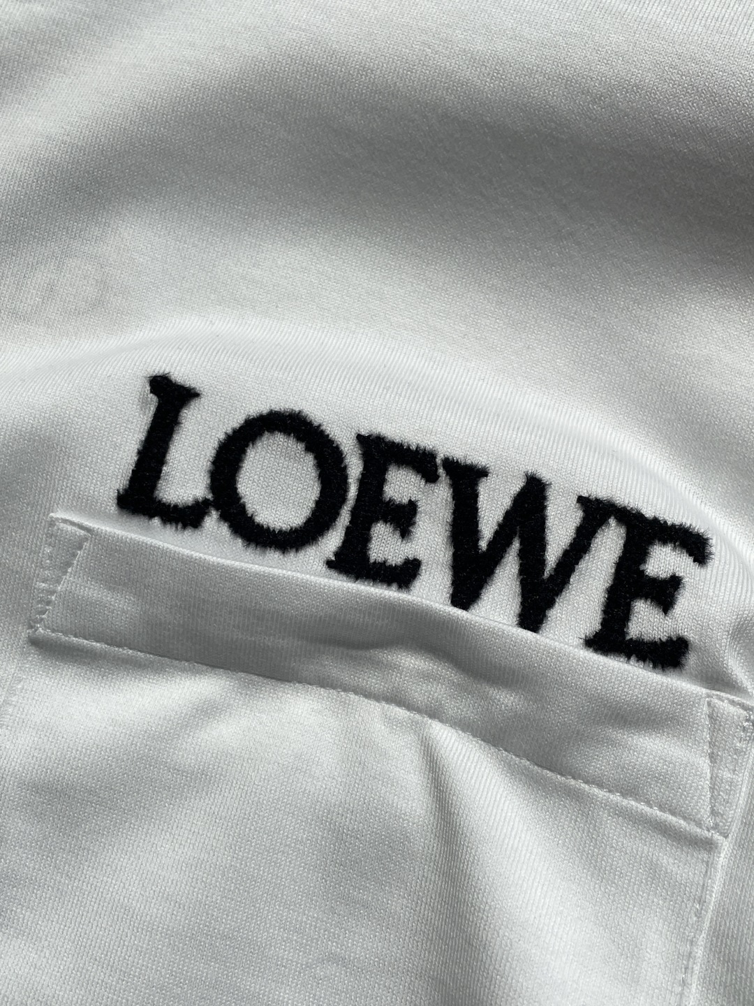Loewe 2026春夏新款首发专柜最新款短袖圆领T恤 高端订制 设计前卫时尚！品牌logo重工艺设计 