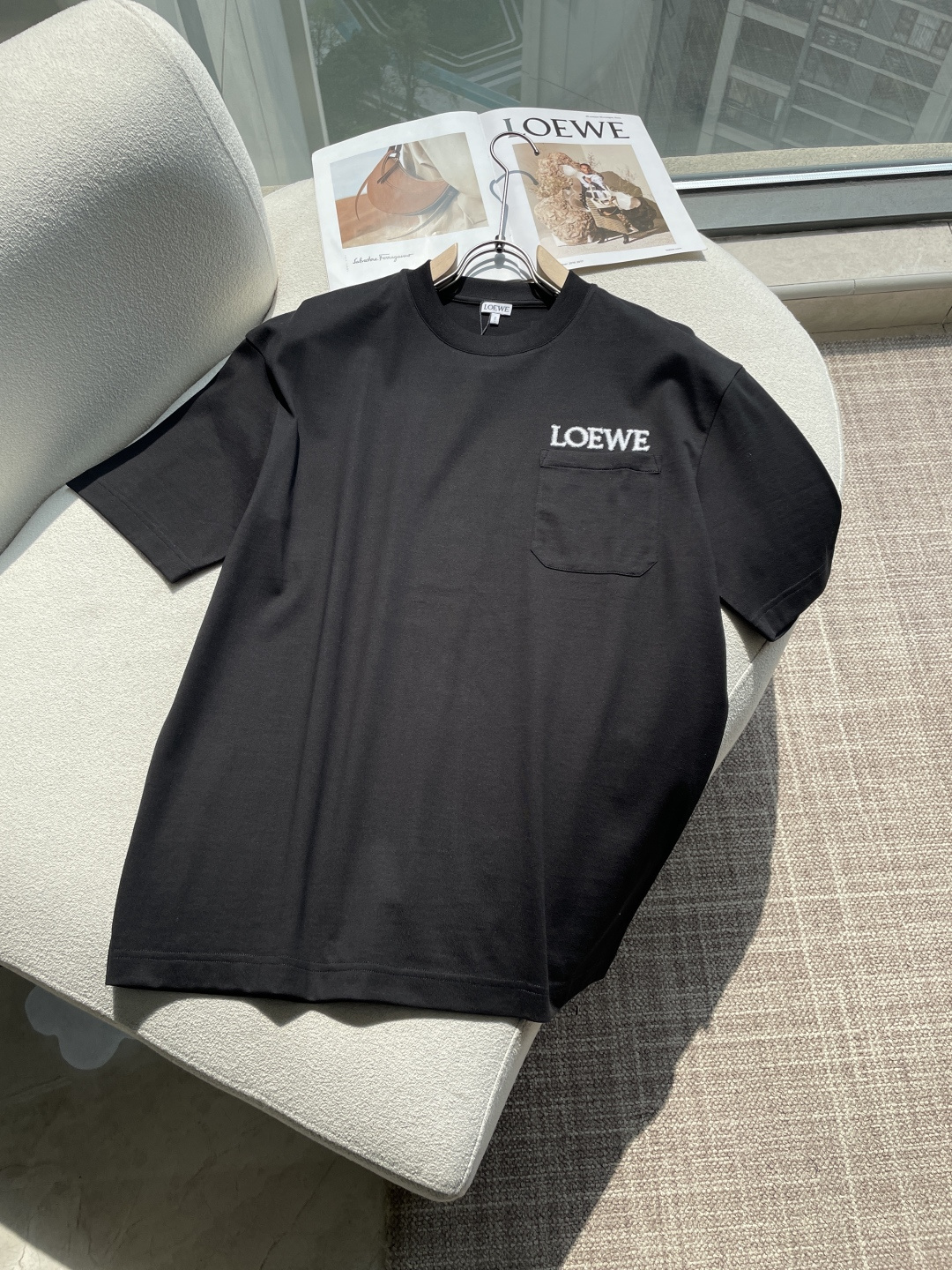 Loewe 2026春夏新款首发专柜最新款短袖圆领T恤 高端订制 设计前卫时尚！品牌logo重工艺设计 