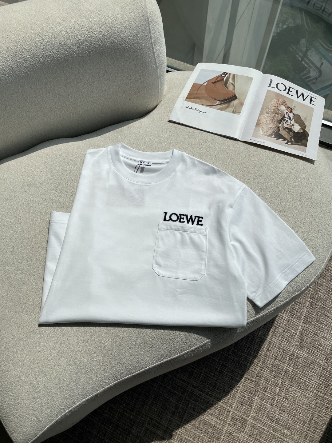 Loewe 2026春夏新款首发专柜最新款短袖圆领T恤 高端订制 设计前卫时尚！品牌logo重工艺设计 