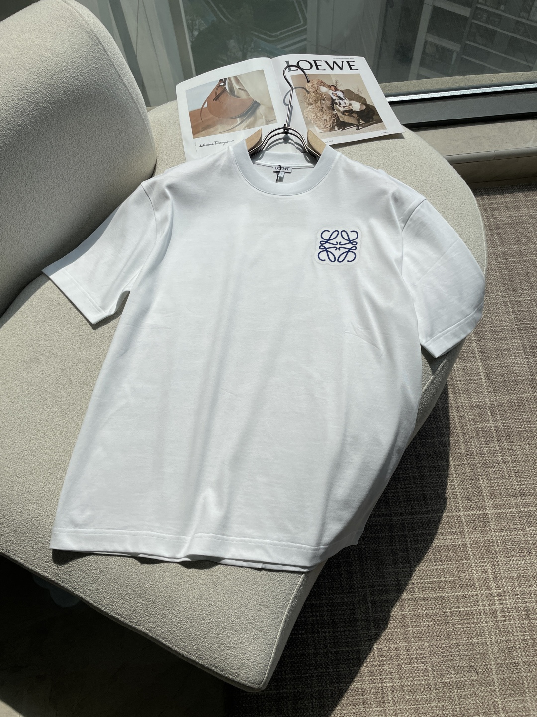 Loewe 2026春夏新款首发专柜最新款短袖圆领T恤 高端订制 设计前卫时尚！品牌logo重工艺设计 