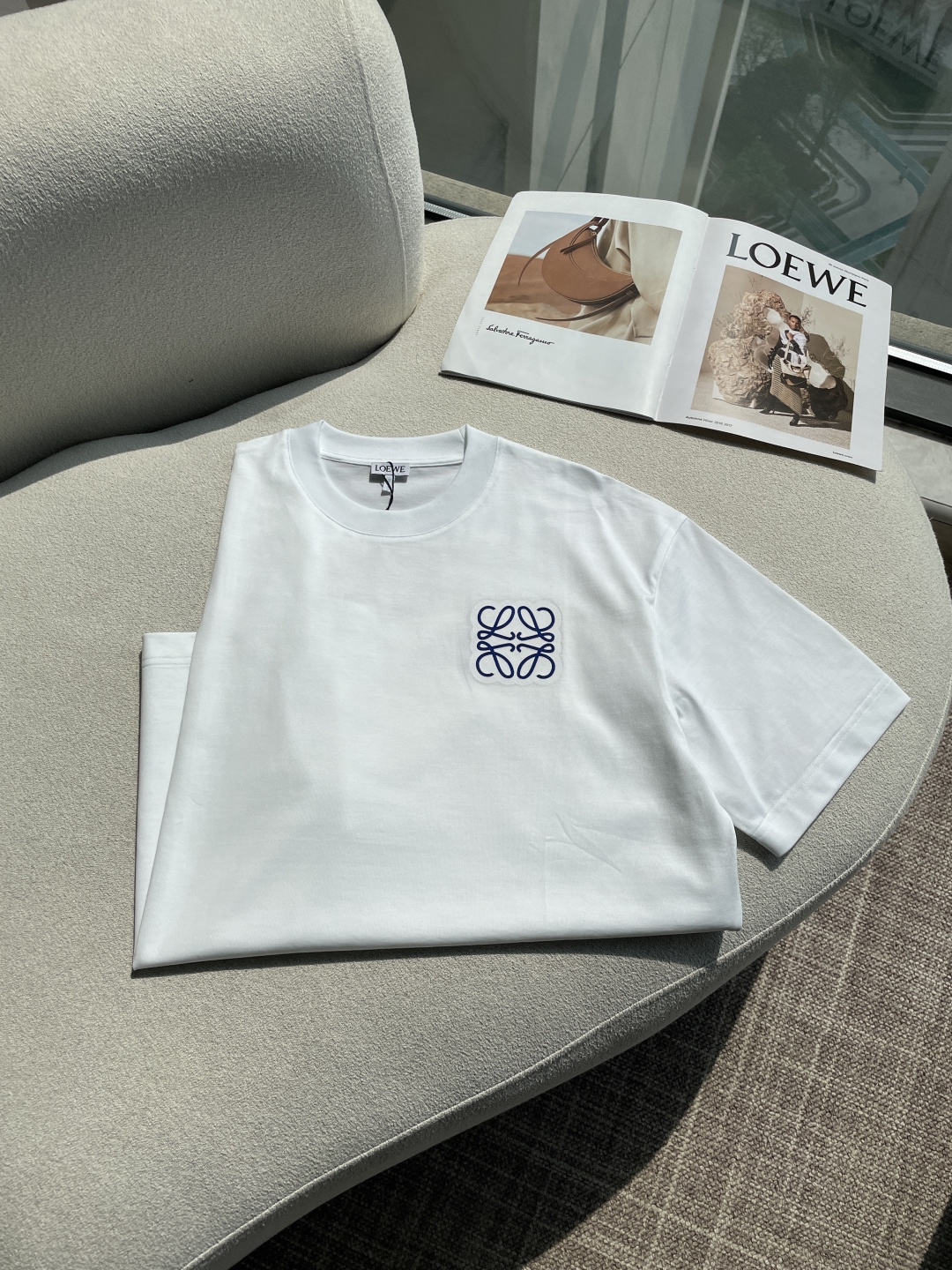 Loewe 2026春夏新款首发专柜最新款短袖圆领T恤 高端订制 设计前卫时尚！品牌logo重工艺设计 
