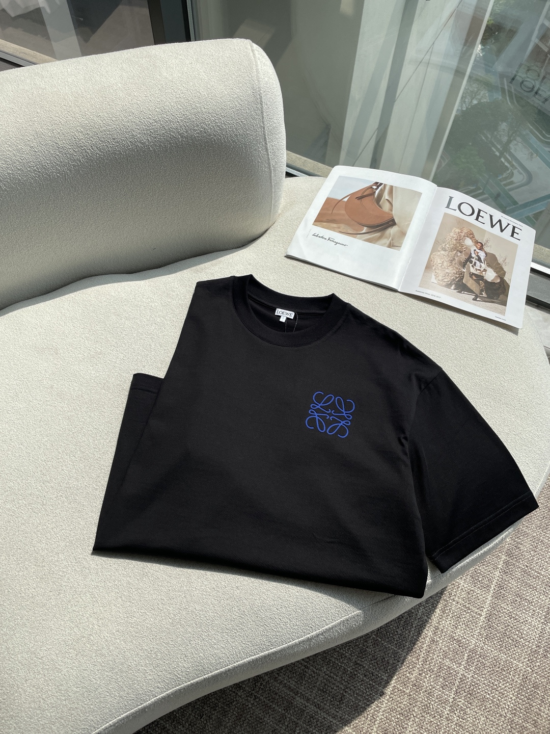 Loewe 2026春夏新款首发专柜最新款短袖圆领T恤 高端订制 设计前卫时尚！品牌logo重工艺设计 