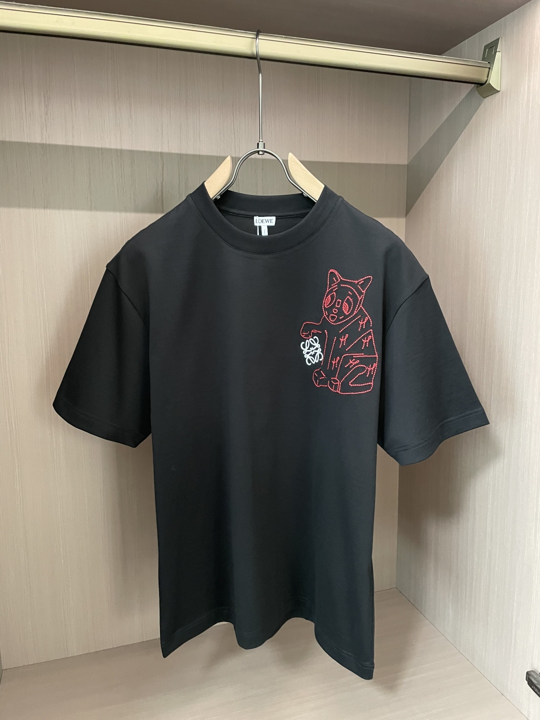 Loewe 2026春夏新款首发专柜最新款短袖圆领T恤 高端订制 设计前卫时尚！品牌logo重工艺设计 