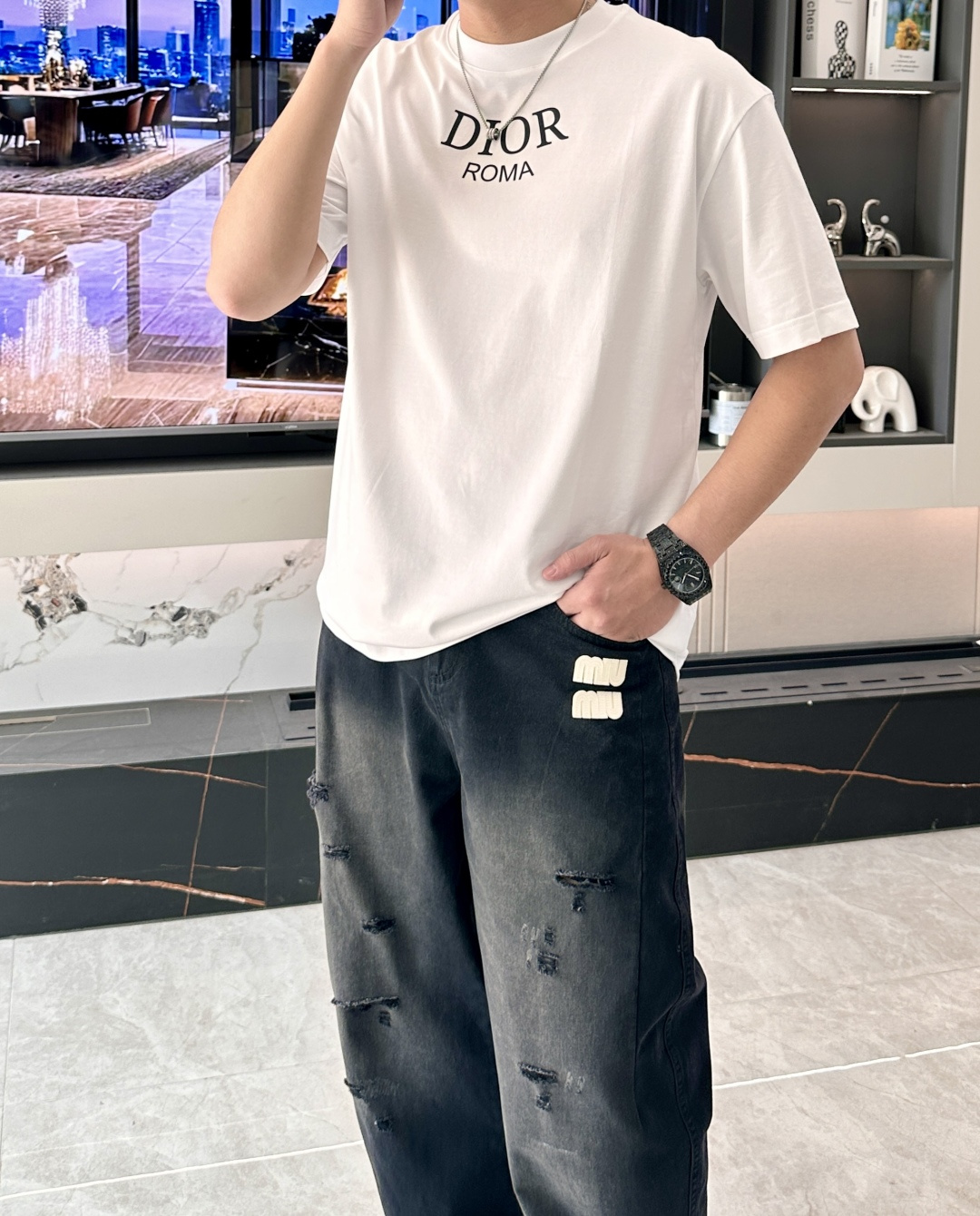 NO:758135,DAO's 2026 spring and summer new style debut counter, the latest short-sleeved round neck T-shirt, high-end customization, avant-garde and fashionable design!  Brand logo emphasizes craftsmanship design. High-end customized 100% cotton top-grade mercerized fabric. Soft to the touch. Comfortable to wear. Exquisite stitching at the counter level. Fine workmanship. The upper body effect is incomparably handsome!  A must-have item for a stylish man!  Size M-3XL,,T-shirt,tees,t-shirt,19860909D奥 2026春夏新款首发专柜最新款短袖圆领T恤 高端订制 设计前卫时尚！品牌logo重工艺设计 高端定制百分百棉顶级丝光面料.手感柔软.穿着舒适.专柜级别精致车线.做工精细.上身效果无敌帅气！型男必备单品！ 码数M-3XL,,T-shirt,tees，t-shirt,,Men's clothing