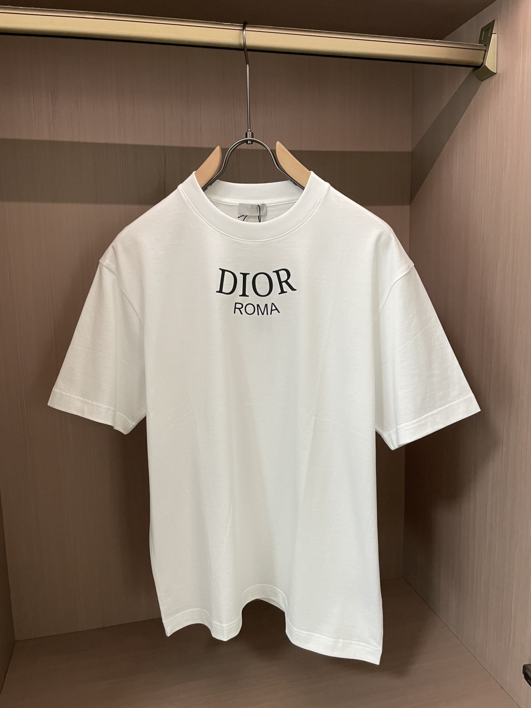 D奥 2026春夏新款首发专柜最新款短袖圆领T恤 高端订制 设计前卫时尚！品牌logo重工艺设计 高端定