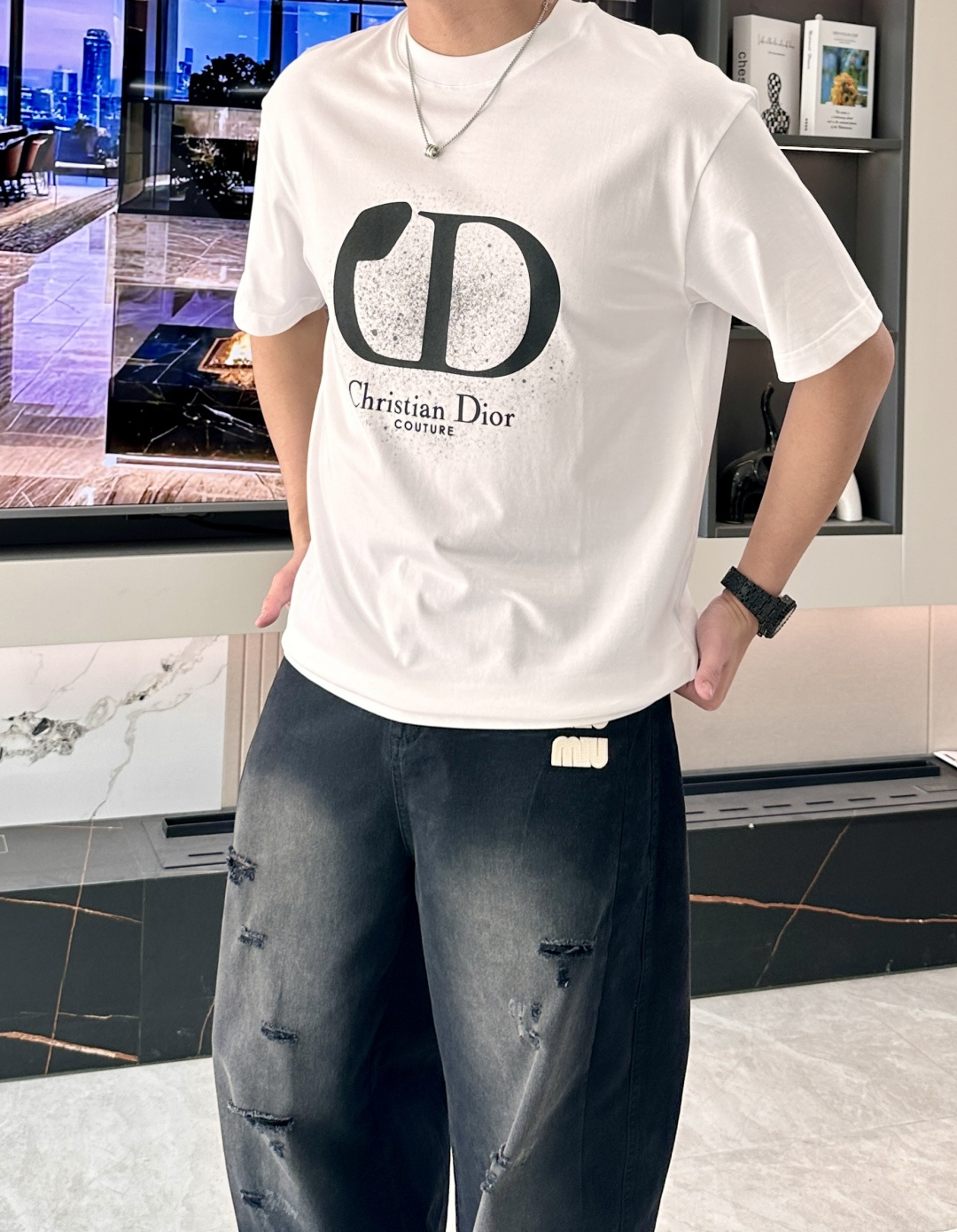 D奥 2026春夏新款首发专柜最新款短袖圆领T恤 高端订制 设计前卫时尚！品牌logo重工艺设计 高端定