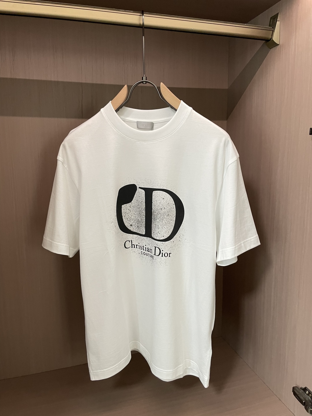 D奥 2026春夏新款首发专柜最新款短袖圆领T恤 高端订制 设计前卫时尚！品牌logo重工艺设计 高端定