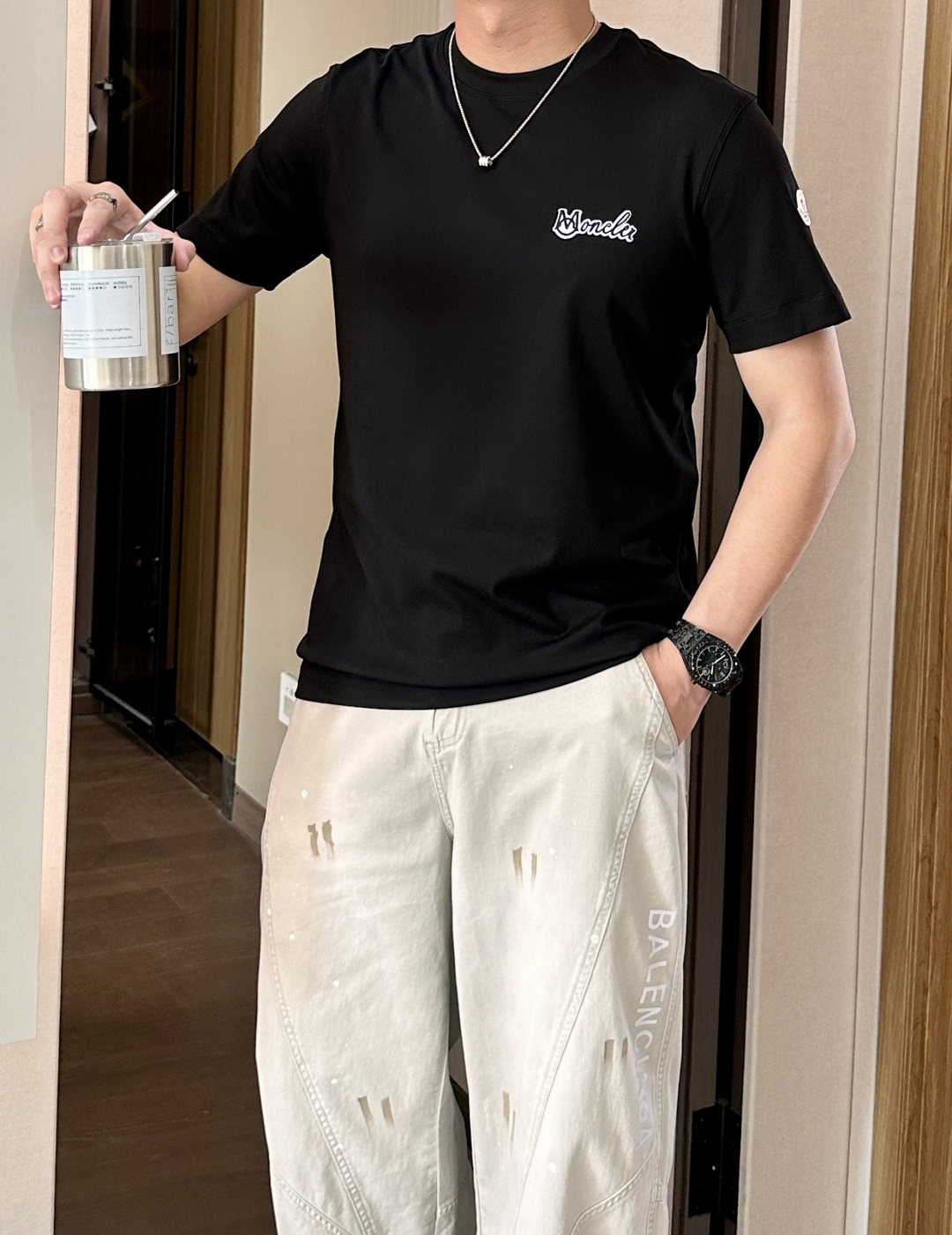 NO:758166,Meng Mouth 2026 spring and summer new style debut counter latest short-sleeved round neck T-shirt, high-end customization, avant-garde and fashionable design!  Brand logo emphasizes craftsmanship design. High-end customized 100% cotton top-grade mercerized fabric. Soft to the touch. Comfortable to wear. Exquisite stitching at the counter level. Fine workmanship. The upper body effect is incomparably handsome!  A must-have item for a stylish man!  Size M-3XL,,Moncler,T-shirt,tees,t-shirt,19860909蒙口 2026春夏新款首发专柜最新款短袖圆领T恤 高端订制 设计前卫时尚！品牌logo重工艺设计 高端定制百分百棉顶级丝光面料.手感柔软.穿着舒适.专柜级别精致车线.做工精细.上身效果无敌帅气！型男必备单品！ 码数M-3XL,,Moncler,T-shirt,tees，t-shirt,,Men's clothing