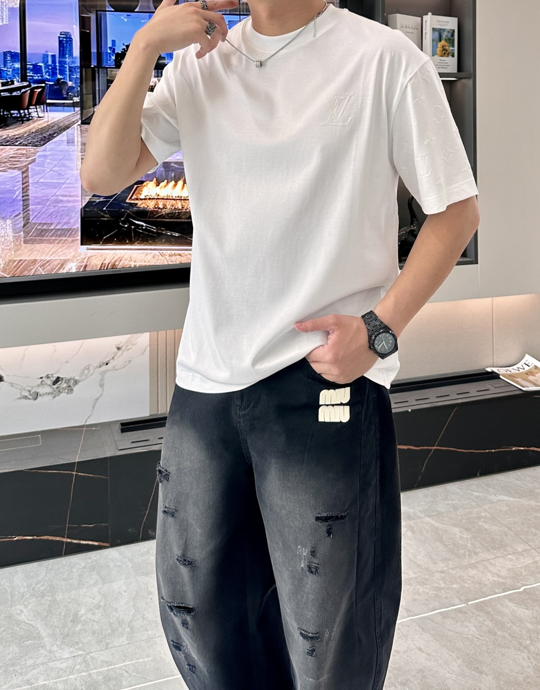 Lv 2026春夏新款首发专柜最新款短袖圆领T恤 高端订制 设计前卫时尚！品牌logo重工艺设计 高端定