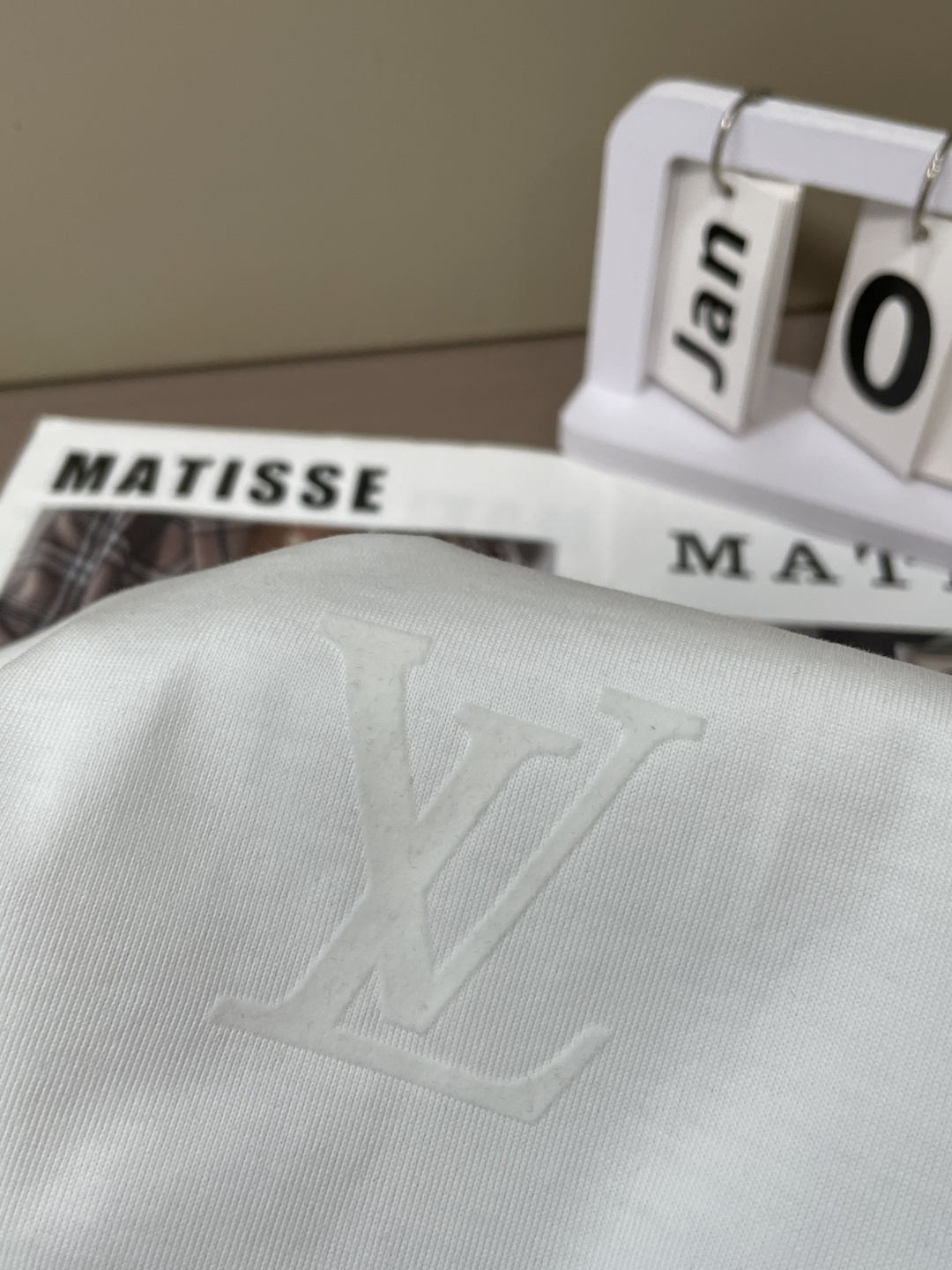 Lv 2026春夏新款首发专柜最新款短袖圆领T恤 高端订制 设计前卫时尚！品牌logo重工艺设计 高端定