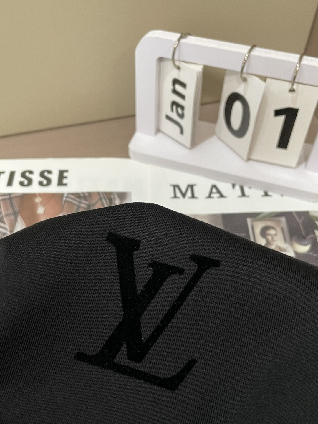 Lv 2026春夏新款首发专柜最新款短袖圆领T恤 高端订制 设计前卫时尚！品牌logo重工艺设计 高端定