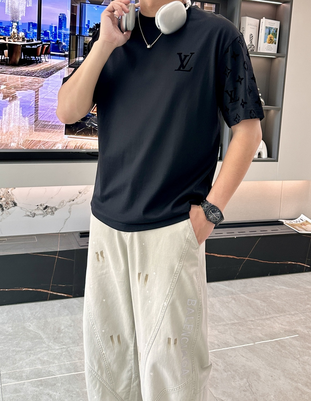 Lv 2026春夏新款首发专柜最新款短袖圆领T恤 高端订制 设计前卫时尚！品牌logo重工艺设计 高端定