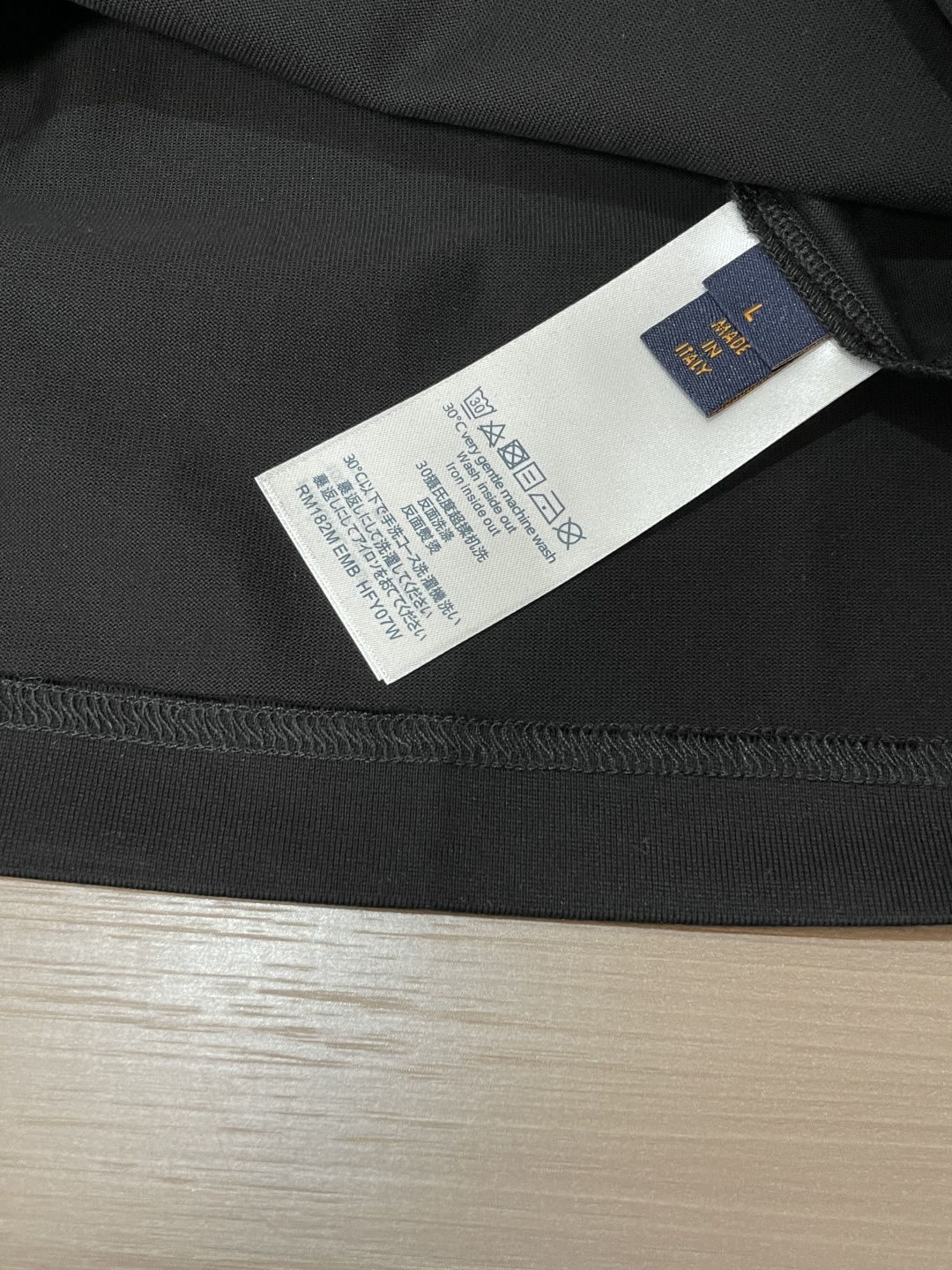 Lv 2026春夏新款首发专柜最新款短袖圆领T恤 高端订制 设计前卫时尚！品牌logo重工艺设计 高端定