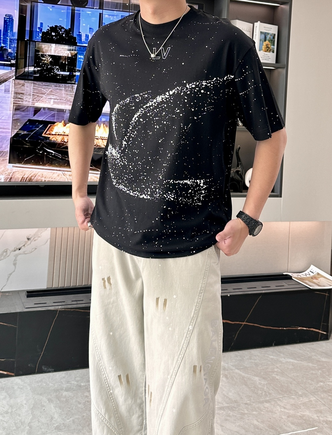 Lv 2026春夏新款首发专柜最新款短袖圆领T恤 高端订制 设计前卫时尚！品牌logo重工艺设计 高端定