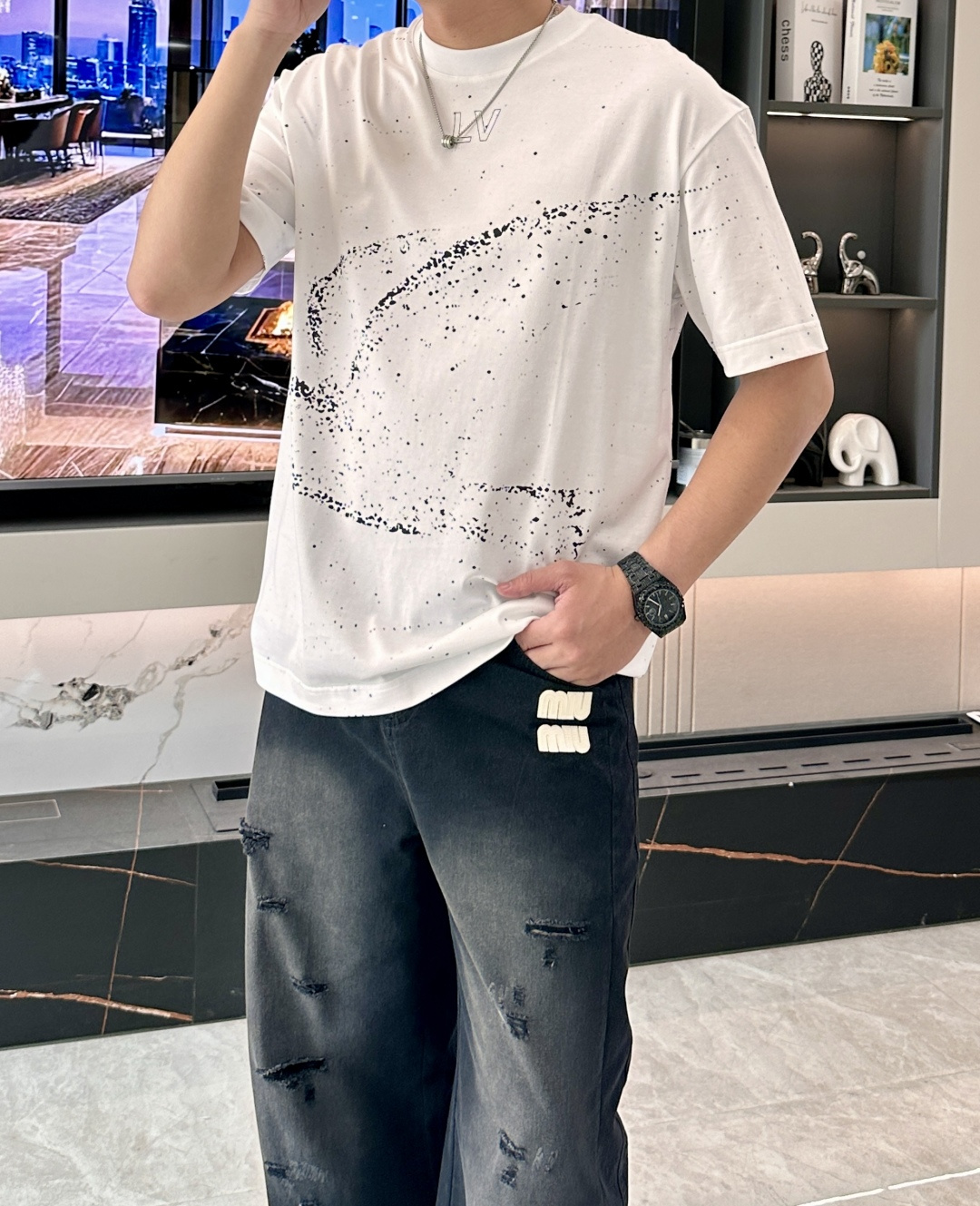 Lv 2026春夏新款首发专柜最新款短袖圆领T恤 高端订制 设计前卫时尚！品牌logo重工艺设计 高端定