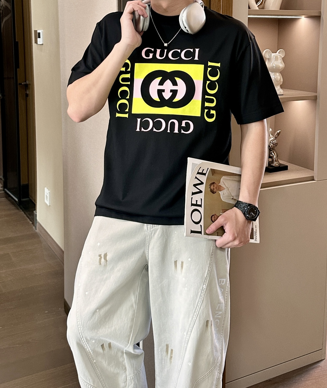 NO:758179,Gucc 2026 spring and summer new style debut counter latest short-sleeved round neck T-shirt, high-end custom design, avant-garde and fashionable!  Brand logo emphasizes craftsmanship design. High-end customized 100% cotton top-grade mercerized fabric. Soft to the touch. Comfortable to wear. Exquisite stitching at the counter level. Fine workmanship. The upper body effect is incomparably handsome!  A must-have item for a stylish man!  Size M-3XL,,gucci,T-shirt,tees,t-shirt,19860909Gucc 2026春夏新款首发专柜最新款短袖圆领T恤 高端订制 设计前卫时尚！品牌logo重工艺设计 高端定制百分百棉顶级丝光面料.手感柔软.穿着舒适.专柜级别精致车线.做工精细.上身效果无敌帅气！型男必备单品！ 码数M-3XL,,gucci,T-shirt,tees，t-shirt,,Men's clothing