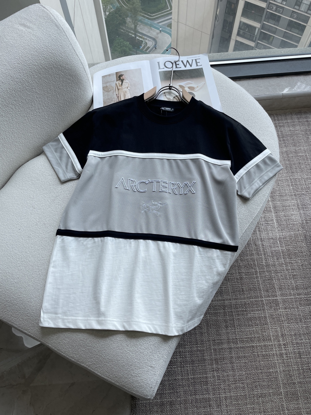 NO:758351,Archaeopteryx Same style as the official website Same style as the official website Same style as the official website Highly recommended!  2026ss new summer clothing products are on sale at counters. The latest series of graphic logo short-sleeved T-shirts are a must-have for everyone!  Imported top-quality combed cotton fabric, extremely skin-friendly and comfortable. It feels very delicate, has a good texture, and perfectly embodies the three-dimensional effect. It is in line with the brand's consistent design style. It is a very good overall product. It can be worn alone without any problem. Sizes: s-xl, arc'teryx, T-shirt, tees, t-shirt,19860909始祖鸟 官网同款 官网同款 官网同款 重磅推荐！2026ss夏装新品 专柜在售 最新系列图案logo短袖T恤 必须人手一件的节奏！进口顶极精梳棉面料,极为亲肤舒适 摸上去非常的细腻,质感很好,完美体现立体感 符合品牌一贯设计风格,整体非常不错的一款,内搭单穿都完全没问题 尺码 s-xl,arc'teryx,T-shirt,tees，t-shirt,,Men's clothing