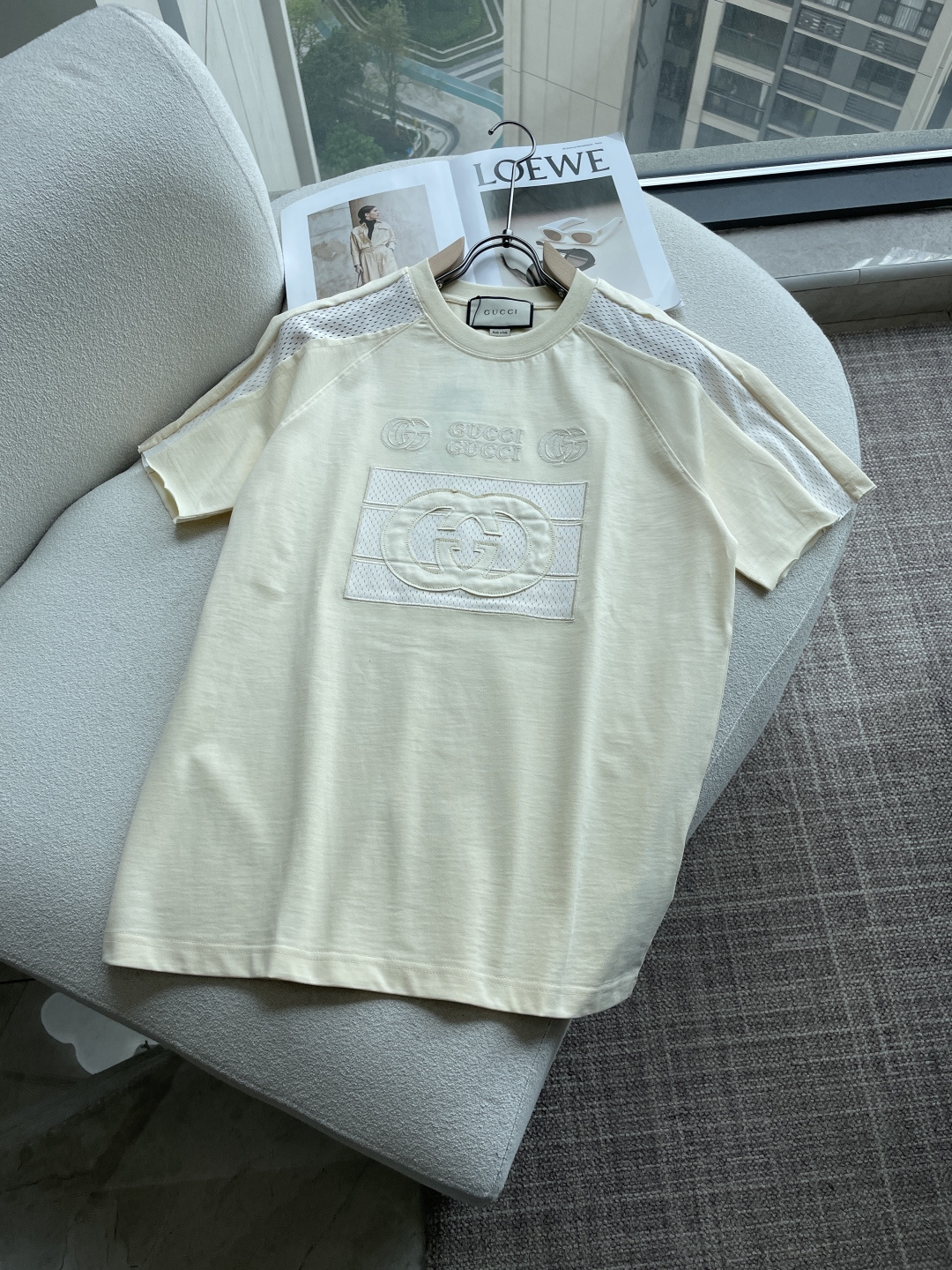 NO:758367,Same style as Gucc official website Same style as official website Same style as official website Highly recommended!  2026ss new summer clothing products are on sale at counters. The latest series of graphic logo short-sleeved T-shirts are a must-have for everyone!  Imported top-quality combed cotton fabric, extremely skin-friendly and comfortable. It feels very delicate and has a good texture, which perfectly reflects the three-dimensional effect. It is in line with the brand's consistent design style. It is a very good overall product and can be worn alone as an inner layer. Sizes are s-xl, gucci, T-shirt, tees, t-shirt,19860909Gucc 官网同款 官网同款 官网同款 重磅推荐！2026ss夏装新品 专柜在售 最新系列图案logo短袖T恤 必须人手一件的节奏！进口顶极精梳棉面料,极为亲肤舒适 摸上去非常的细腻,质感很好,完美体现立体感 符合品牌一贯设计风格,整体非常不错的一款,内搭单穿都完全没问题 尺码 s-xl,,gucci,T-shirt,tees，t-shirt,,Men's clothing