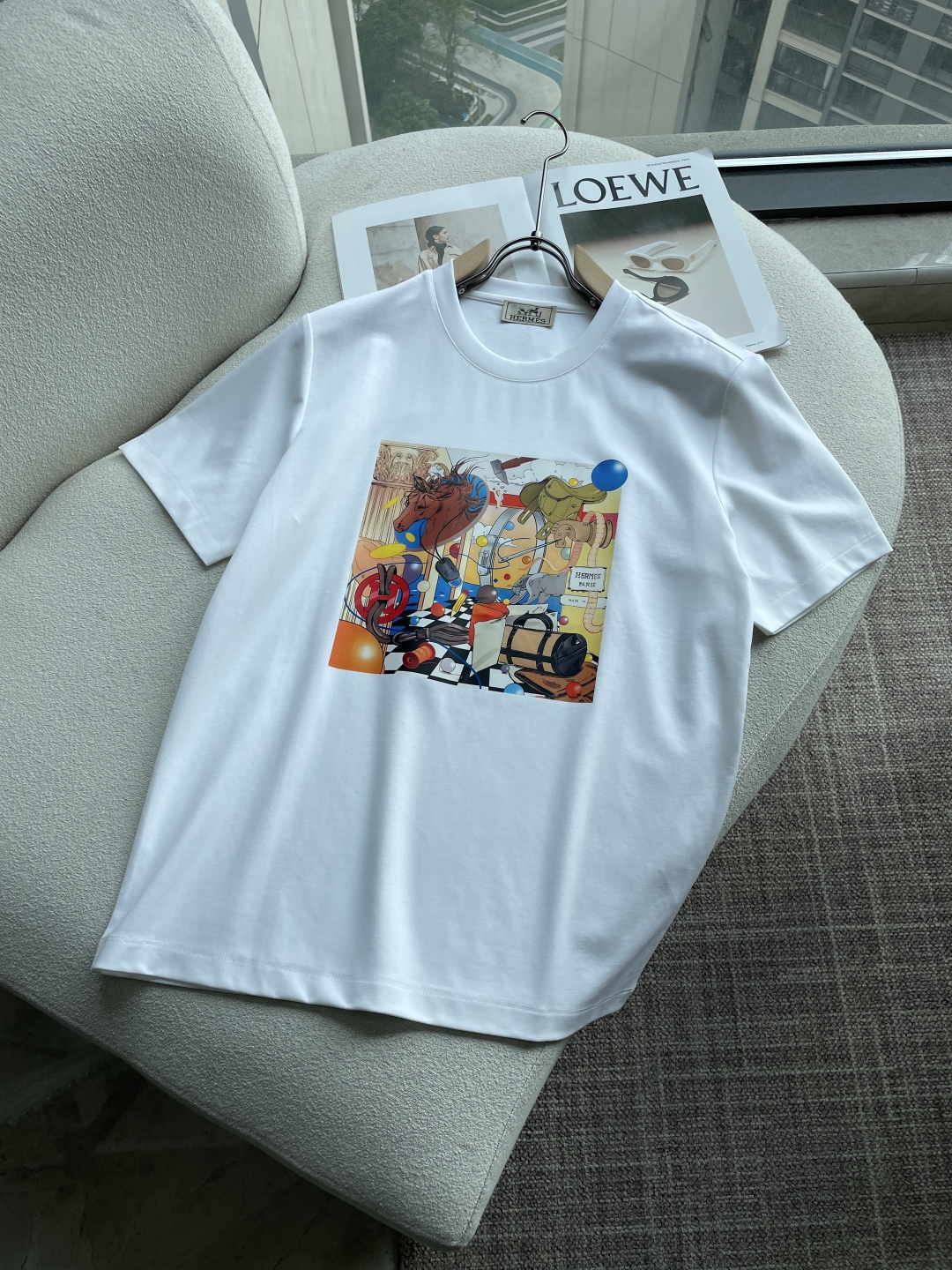 NO:758435,AIS 2026ss new summer wear products are on sale at counters. The latest series of graphic logo short-sleeved T-shirts are a must-have for everyone!  Imported top-quality mercerized cotton fabric, extremely skin-friendly and comfortable. It feels very delicate, has a good texture, and perfectly embodies the three-dimensional effect. It is in line with the brand's consistent design style. It is a very good overall product. It can be worn alone without any problem. Sizes M-XXXL, T-shirt, tees, t-shirt,19860909爱仕 2026ss夏装新品 专柜在售 最新系列图案logo短袖T恤 必须人手一件的节奏！进口顶极丝光棉面料,极为亲肤舒适 摸上去非常的细腻,质感很好,完美体现立体感 符合品牌一贯设计风格,整体非常不错的一款,内搭单穿都完全没问题 尺码 M-XXXL,,T-shirt,tees，t-shirt,,Men's clothing