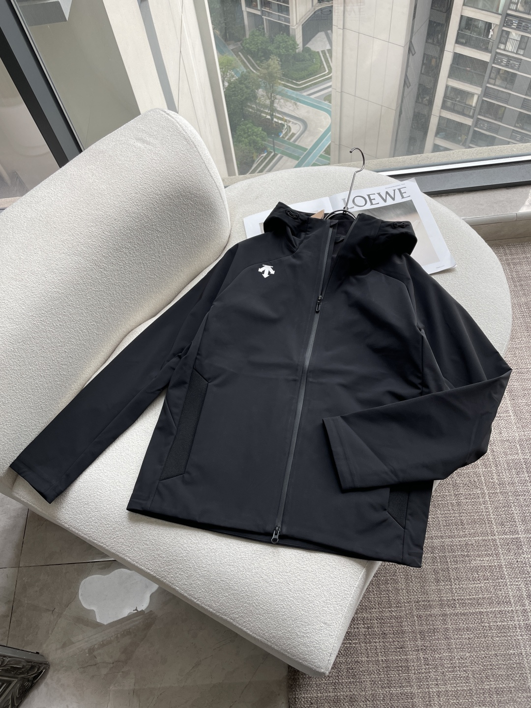 NO:758450,-DESCENTE DUALIS Men's Waterproof and Breathable Vertex Mountain Jacket Jacket New PRODUCT DESCRIPTION Design Concept DUALIS series of jackets. Made of high-quality woven fabrics, the fabric is lightweight and wide, and has waterproof and moisture-permeable functionality. The confidence for outdoor adventures is hidden in every inch of seamless protection. Descente's outdoor and lining fully seamless rubberized jacket uses hard-core technology to reconstruct the protective boundary, making wind, rain and discomfort a thing of the past.  Meets the needs of commuters in multiple scenarios, suitable for seasonal wear and suitable for daily life/city commuting. Sizes M-XXL,,jackets & coats,jackets & coats,19860909-DESCENTE迪桑特 DUALIS男士防水透湿vertex山峰夹克冲锋衣外套新款PRODUCT DESCRIPTION 设计理念 DUALIS系列冲锋衣. 采用高品质梭织面料制作,面料轻质挺阔,且具有防水透湿功能性.户外探险的底气,藏在每一寸无缝防护里. 迪桑特户外内里全无缝压胶冲锋衣,用硬核工艺重构防护边界,让风雨与不适皆成过往. 满足通勤者多场景需求,适合换季穿着适用场景日常生活/城市通勤 尺码M-XXL,,jackets & coats,jackets & coats,,Men's clothing