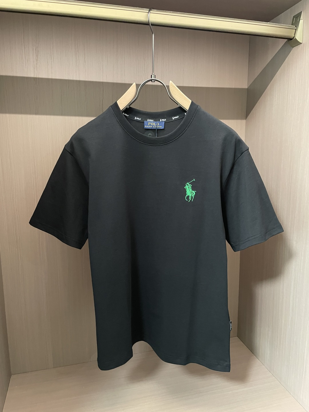 NO:758456,Ralph Lauren Official website same style Official website same style Official website same style Highly recommended!  2026ss new summer clothing products are on sale at counters. The latest series of graphic logo short-sleeved T-shirts are a must-have for everyone!  Imported top-grade combed cotton fabric, extremely skin-friendly and comfortable. It feels very delicate, has a good texture, and perfectly reflects the three-dimensional effect. It is in line with the brand's consistent design style. It is a very good overall product. It can be worn alone without any problem. Sizes M-XXXL, T-shirt, tees, t-shirt,19860909拉夫劳伦 官网同款 官网同款 官网同款 重磅推荐！2026ss夏装新品 专柜在售 最新系列图案logo短袖T恤 必须人手一件的节奏！进口顶极精梳棉面料,极为亲肤舒适 摸上去非常的细腻,质感很好,完美体现立体感 符合品牌一贯设计风格,整体非常不错的一款,内搭单穿都完全没问题 尺码M-XXXL,,T-shirt,tees，t-shirt,,Men's clothing