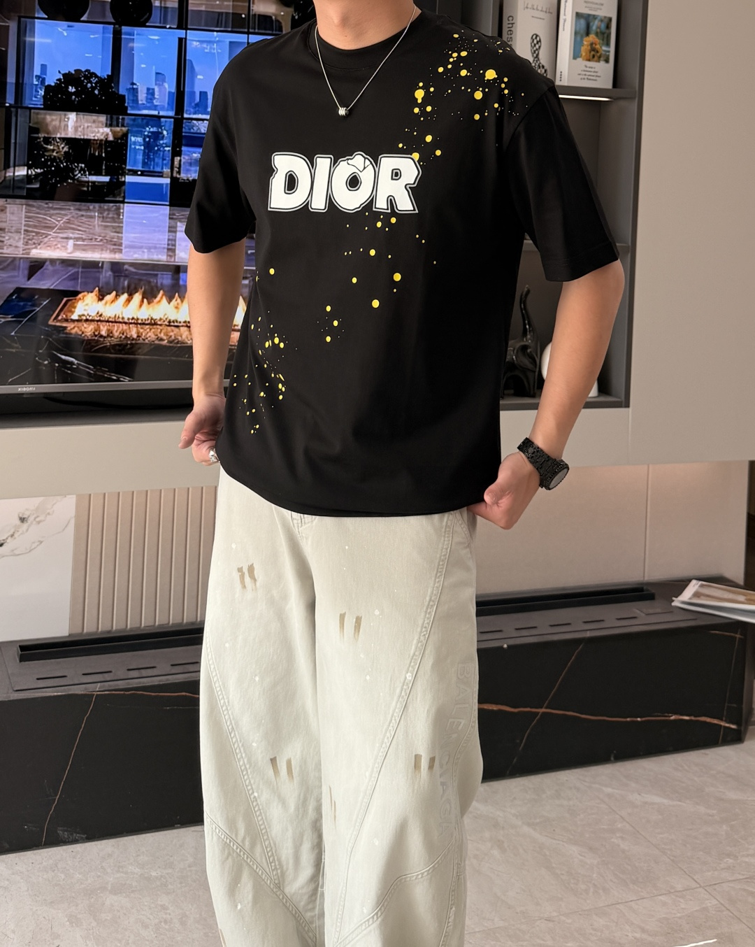 NO:761257,DAO's 2026 spring and summer new style debut counter, the latest short-sleeved round neck T-shirt, high-end customization, avant-garde and fashionable design!  Brand logo emphasizes craftsmanship design. High-end customized 100% cotton top-grade mercerized fabric. Soft to the touch. Comfortable to wear. Exquisite stitching at the counter level. Fine workmanship. The upper body effect is incomparably handsome!  A must-have item for a stylish man!  Size M-3XL,,T-shirt,tees,t-shirt,19860909D奥 2026春夏新款首发专柜最新款短袖圆领T恤 高端订制 设计前卫时尚！品牌logo重工艺设计 高端定制百分百棉顶级丝光面料.手感柔软.穿着舒适.专柜级别精致车线.做工精细.上身效果无敌帅气！型男必备单品！ 码数M-3XL,,T-shirt,tees，t-shirt,,Men's clothing