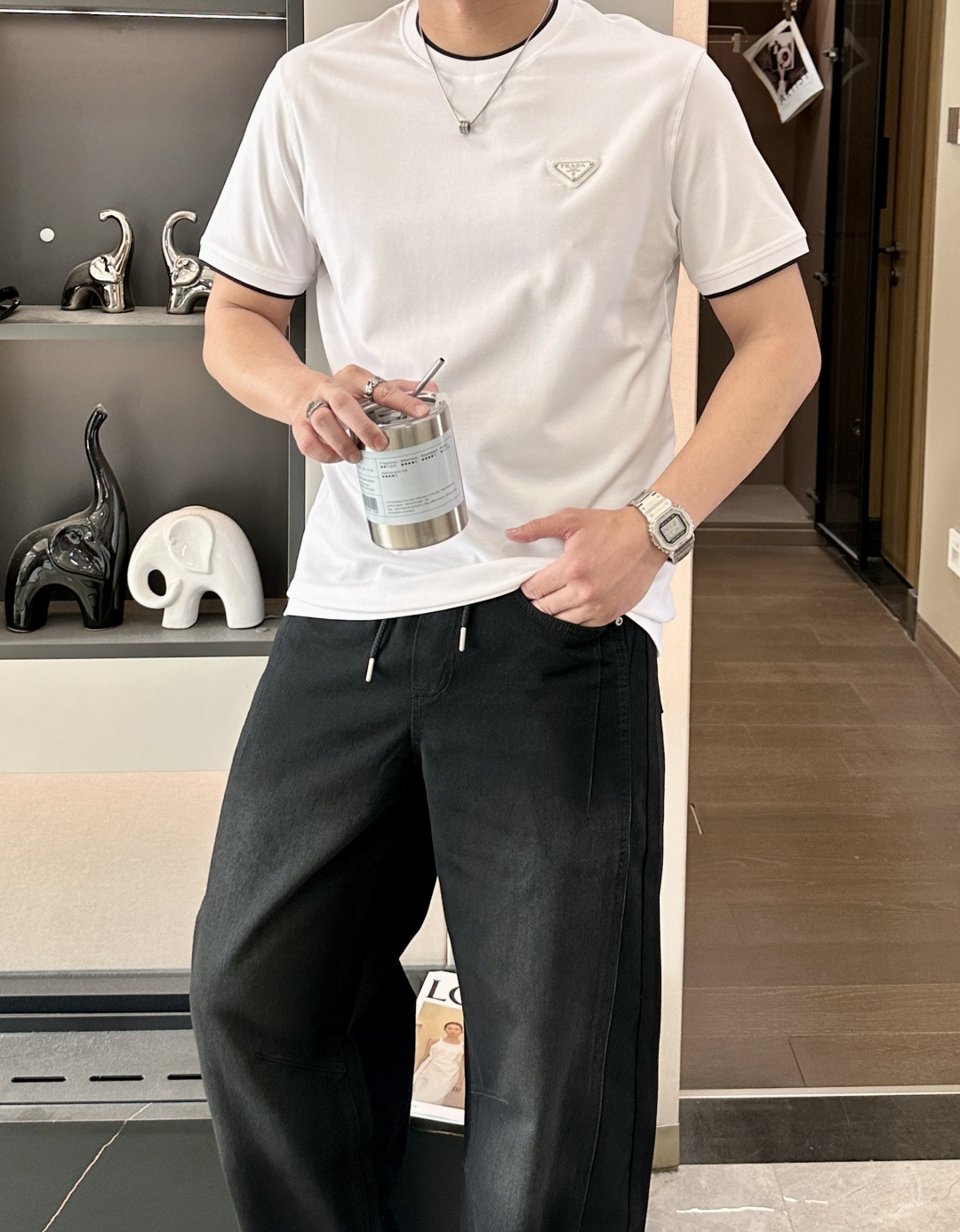 NO:761228,Prad's 2026 spring and summer new style debut counter, the latest short-sleeved round neck T-shirt, high-end customization, avant-garde and fashionable design!  Brand logo emphasizes craftsmanship design. High-end customized 100% cotton top-grade mercerized fabric. Soft to the touch. Comfortable to wear. Exquisite stitching at the counter level. Fine workmanship. The upper body effect is incomparably handsome!  A must-have item for a stylish man!  Size M-3XL,,prada,T-shirt,tees,t-shirt,19860909Prad 2026春夏新款首发专柜最新款短袖圆领T恤 高端订制 设计前卫时尚！品牌logo重工艺设计 高端定制百分百棉顶级丝光面料.手感柔软.穿着舒适.专柜级别精致车线.做工精细.上身效果无敌帅气！型男必备单品！ 码数M-3XL,,prada,T-shirt,tees，t-shirt,,Men's clothing