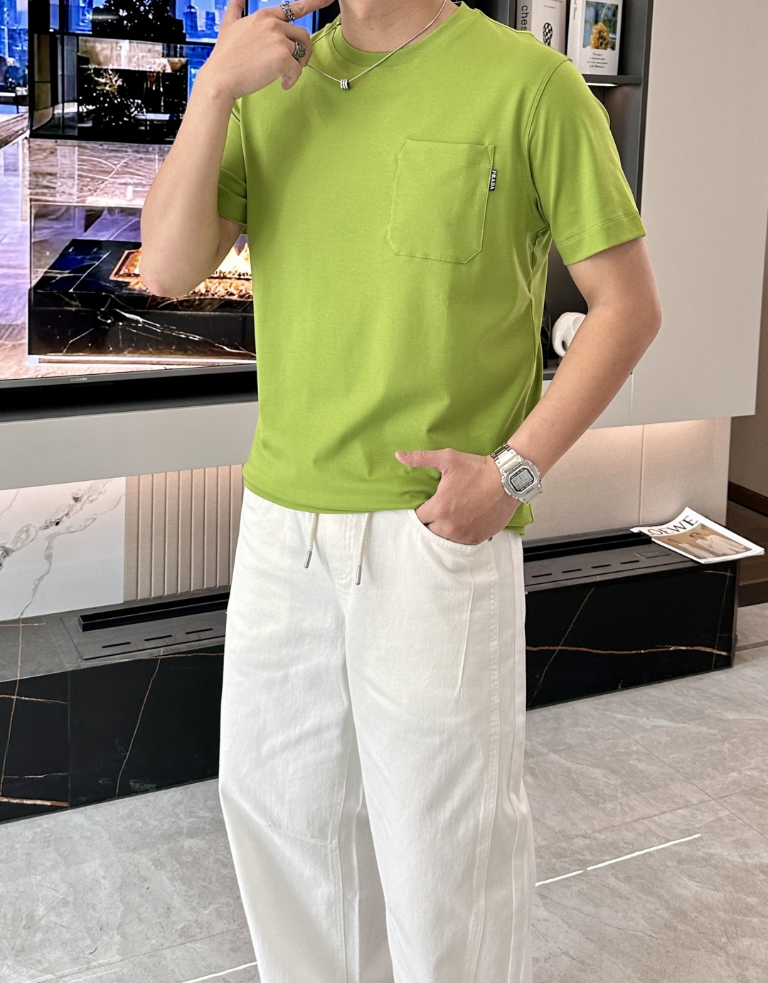 NO:761241,Prad's 2026 spring and summer new style debut counter, the latest short-sleeved round neck T-shirt, high-end customization, avant-garde and fashionable design!  Brand logo emphasizes craftsmanship design. High-end customized 100% cotton top-grade mercerized fabric. Soft to the touch. Comfortable to wear. Exquisite stitching at the counter level. Fine workmanship. The upper body effect is incomparably handsome!  A must-have item for a stylish man!  Size M-3XL,,prada,T-shirt,tees,t-shirt,19860909Prad 2026春夏新款首发专柜最新款短袖圆领T恤 高端订制 设计前卫时尚！品牌logo重工艺设计 高端定制百分百棉顶级丝光面料.手感柔软.穿着舒适.专柜级别精致车线.做工精细.上身效果无敌帅气！型男必备单品！ 码数M-3XL,,prada,T-shirt,tees，t-shirt,,Men's clothing