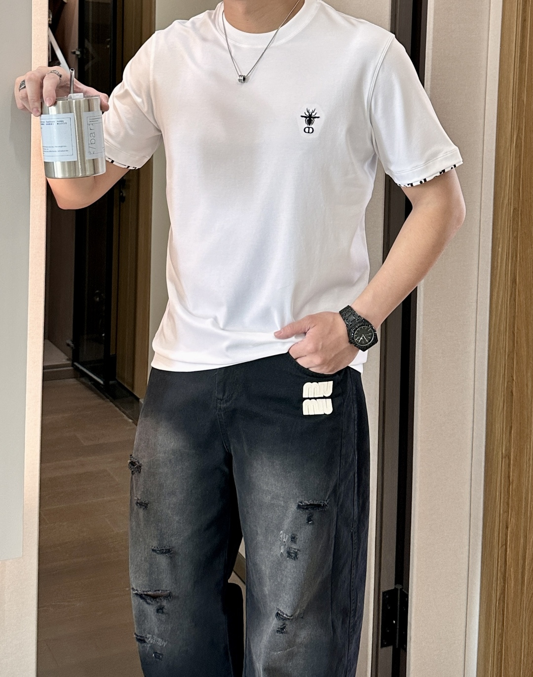 NO:761253,DAO's 2026 spring and summer new style debut counter, the latest short-sleeved round neck T-shirt, high-end customization, avant-garde and fashionable design!  Brand logo emphasizes craftsmanship design. High-end customized 100% cotton top-grade mercerized fabric. Soft to the touch. Comfortable to wear. Exquisite stitching at the counter level. Fine workmanship. The upper body effect is incomparably handsome!  A must-have item for a stylish man!  Size M-3XL,,T-shirt,tees,t-shirt,19860909D奥 2026春夏新款首发专柜最新款短袖圆领T恤 高端订制 设计前卫时尚！品牌logo重工艺设计 高端定制百分百棉顶级丝光面料.手感柔软.穿着舒适.专柜级别精致车线.做工精细.上身效果无敌帅气！型男必备单品！ 码数M-3XL,,T-shirt,tees，t-shirt,,Men's clothing