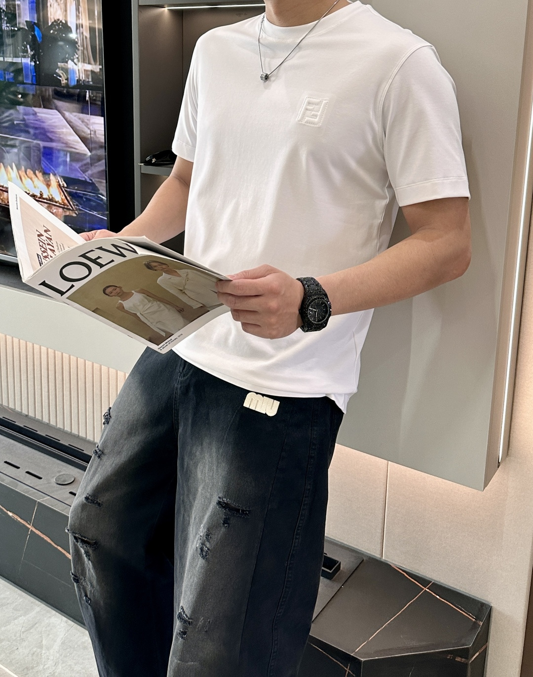 NO:761271,FD 2026 spring and summer new style debut counter, the latest short-sleeved round neck T-shirt, high-end customization, avant-garde and fashionable design!  Brand logo emphasizes craftsmanship design. High-end customized 100% cotton top-grade mercerized fabric. Soft to the touch. Comfortable to wear. Exquisite stitching at the counter level. Fine workmanship. The upper body effect is incomparably handsome!  A must-have item for a stylish man!  Size M-3XL,,T-shirt,tees,t-shirt,19860909FD 2026春夏新款首发专柜最新款短袖圆领T恤 高端订制 设计前卫时尚！品牌logo重工艺设计 高端定制百分百棉顶级丝光面料.手感柔软.穿着舒适.专柜级别精致车线.做工精细.上身效果无敌帅气！型男必备单品！ 码数M-3XL,,T-shirt,tees，t-shirt,,Men's clothing