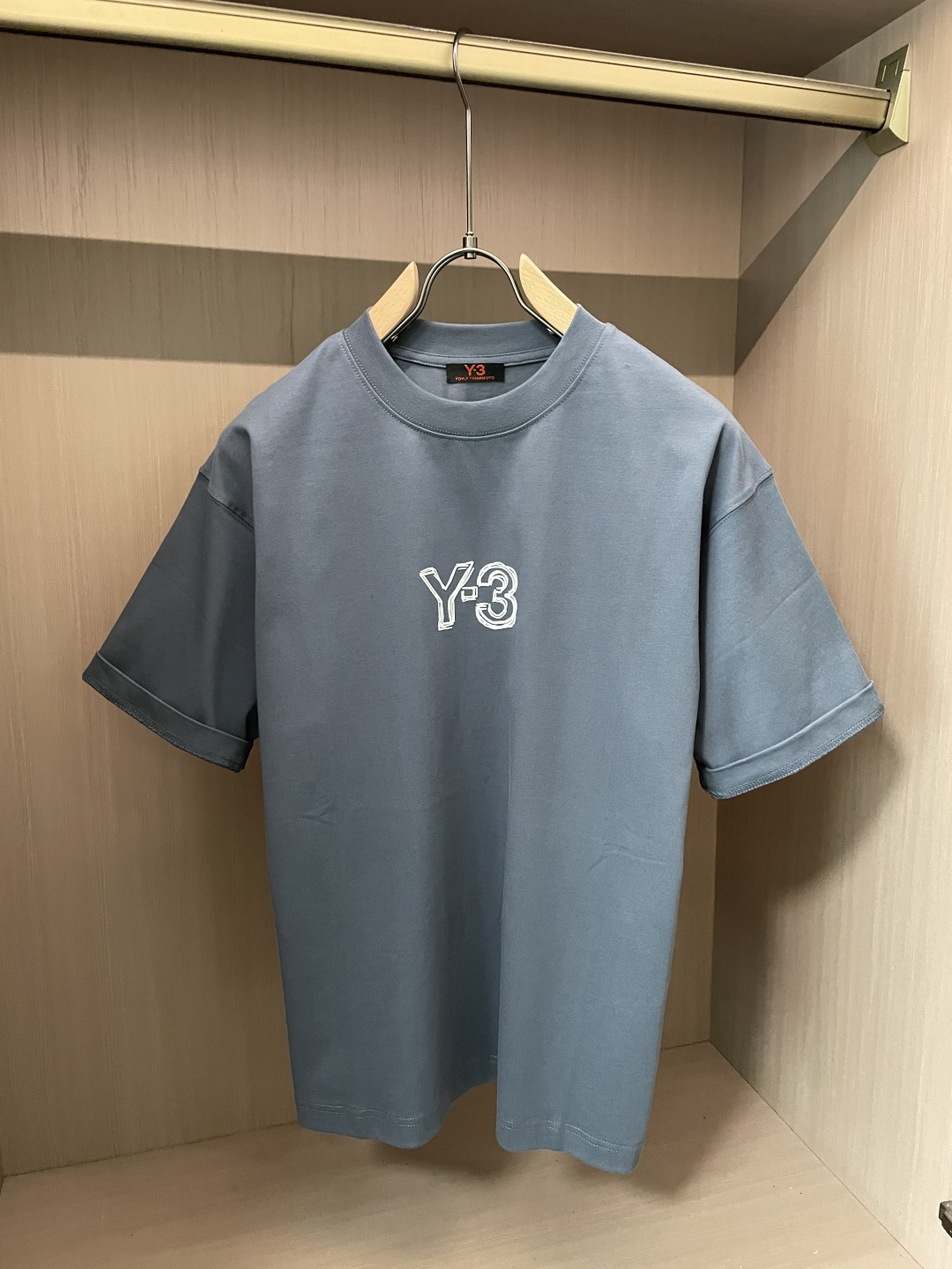 Y-3 2026春夏款/官网同步面料采用重磅纯棉精梳棉面料，OS宽松版型，上身版型超正！日常百搭，衣橱必
