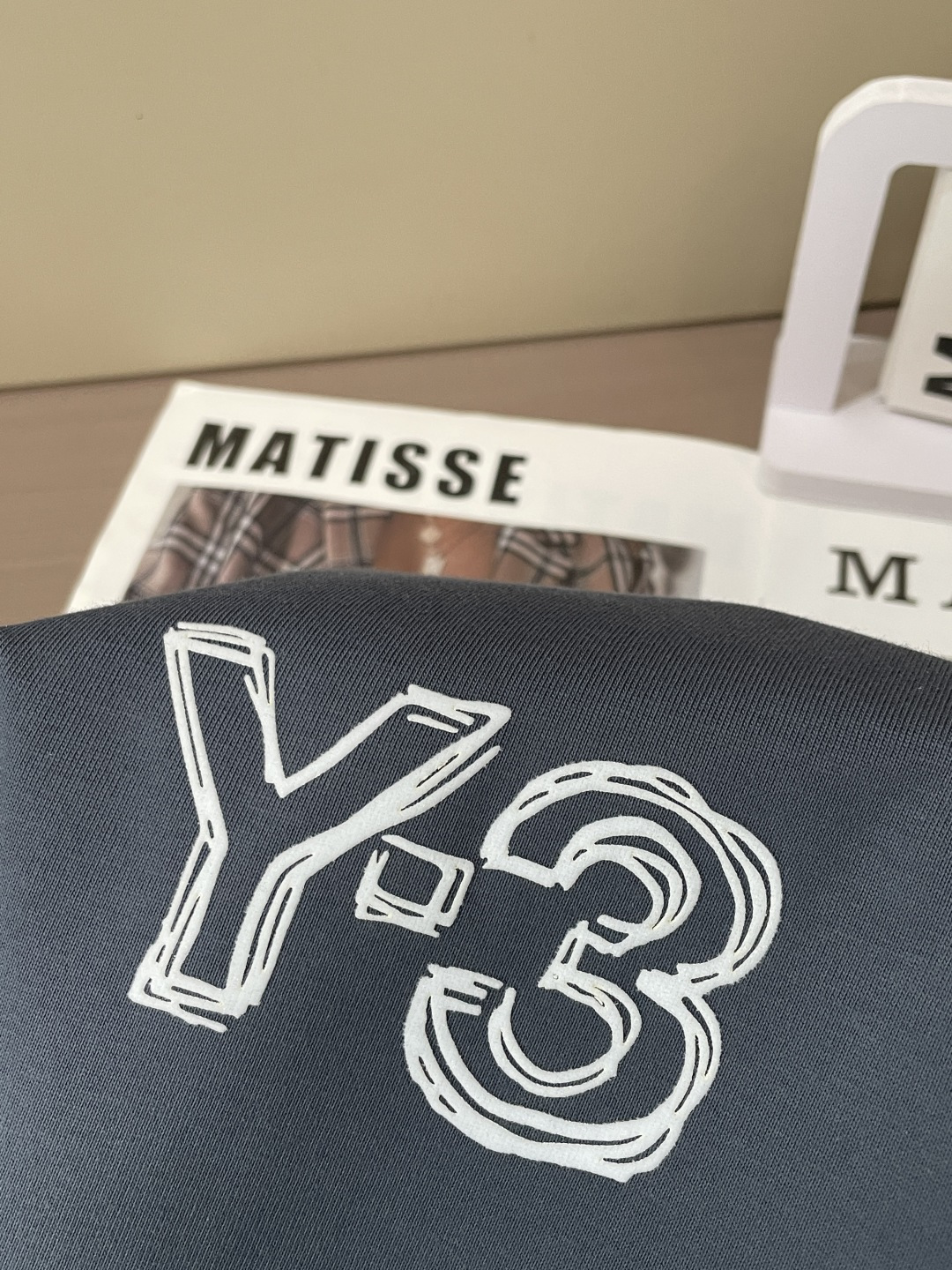 Y-3 2026春夏款/官网同步面料采用重磅纯棉精梳棉面料，OS宽松版型，上身版型超正！日常百搭，衣橱必