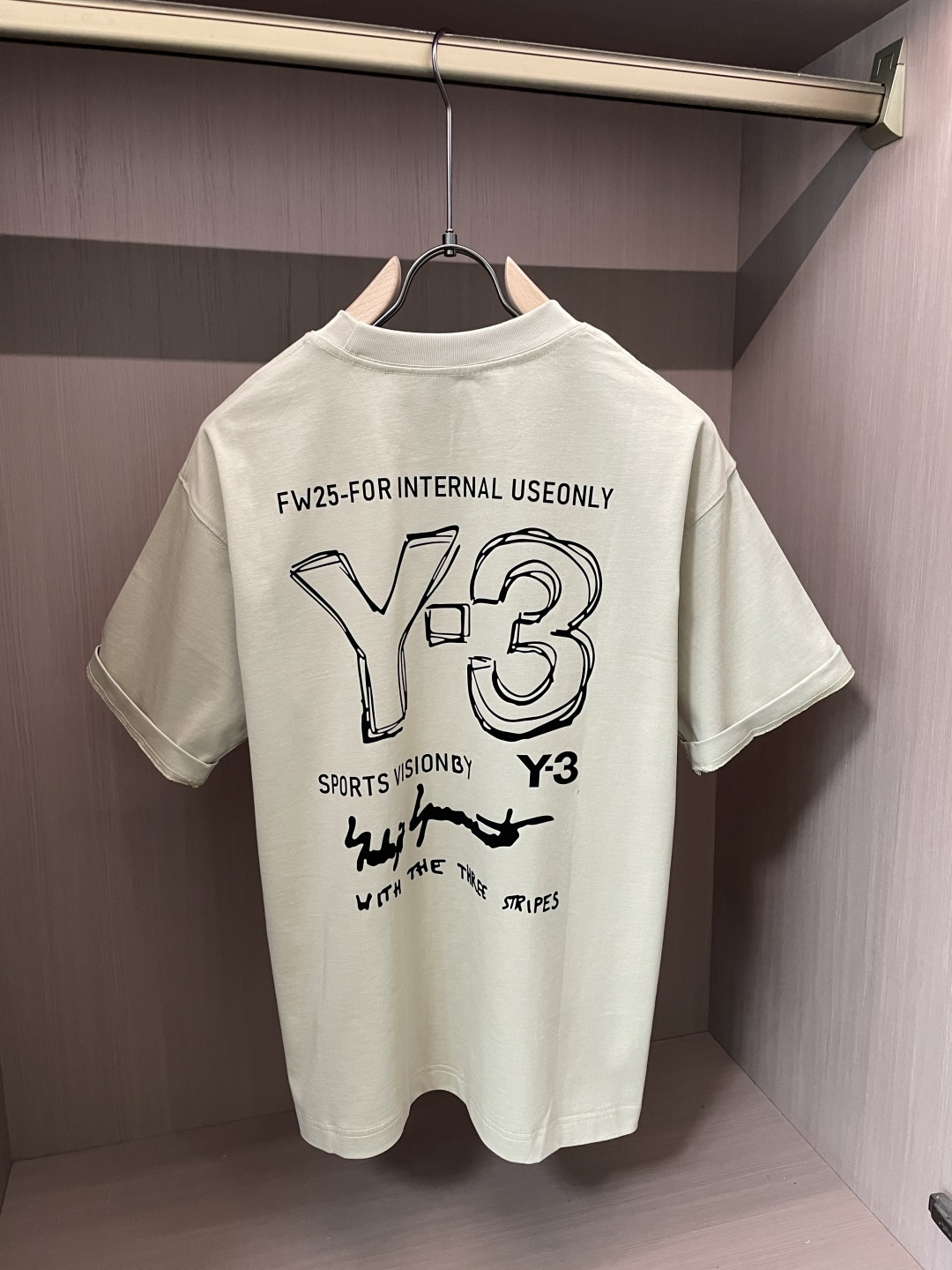 Y-32026春夏款/官网同步面料采用重磅纯棉精梳棉面料，OS宽松版型，上身版型超正！日常百搭，衣橱必备