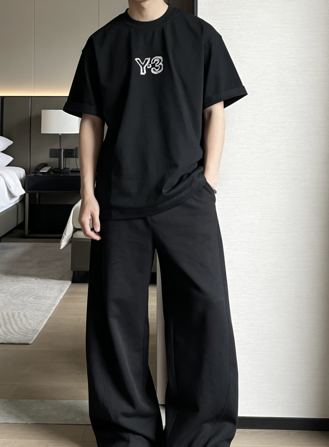 Y-3 2026春夏款/官网同步面料采用重磅纯棉精梳棉面料，OS宽松版型，上身版型超正！日常百搭，衣橱必