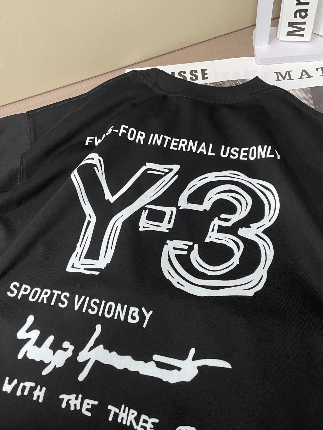 Y-3 2026春夏款/官网同步面料采用重磅纯棉精梳棉面料，OS宽松版型，上身版型超正！日常百搭，衣橱必