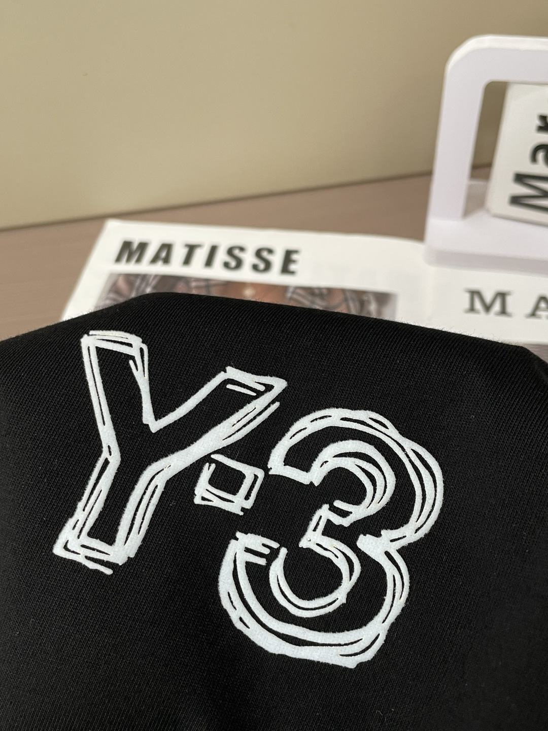 Y-3 2026春夏款/官网同步面料采用重磅纯棉精梳棉面料，OS宽松版型，上身版型超正！日常百搭，衣橱必