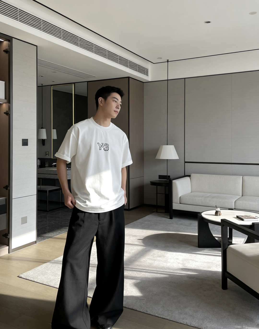 Y-3 2026春夏款/官网同步面料采用重磅纯棉精梳棉面料，OS宽松版型，上身版型超正！日常百搭，衣橱必