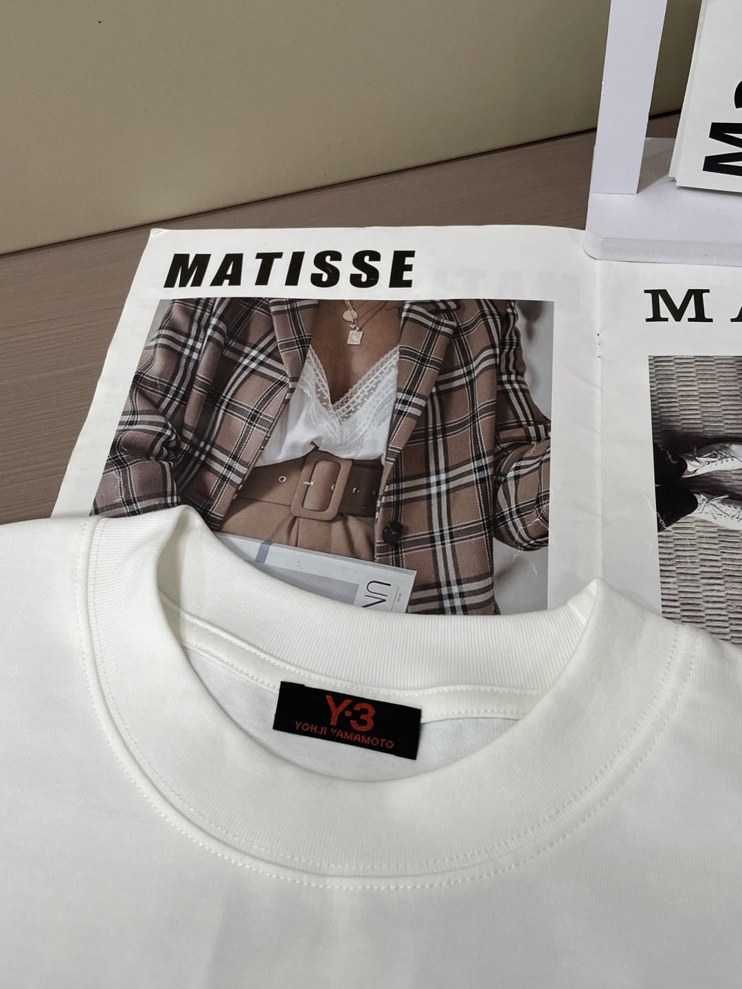 Y-3 2026春夏款/官网同步面料采用重磅纯棉精梳棉面料，OS宽松版型，上身版型超正！日常百搭，衣橱必