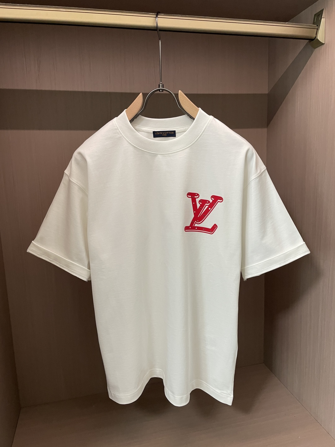 Lv2026春夏款/官网同步面料采用重磅纯棉精梳棉面料，OS宽松版型，上身版型超正！日常百搭，衣橱必备单