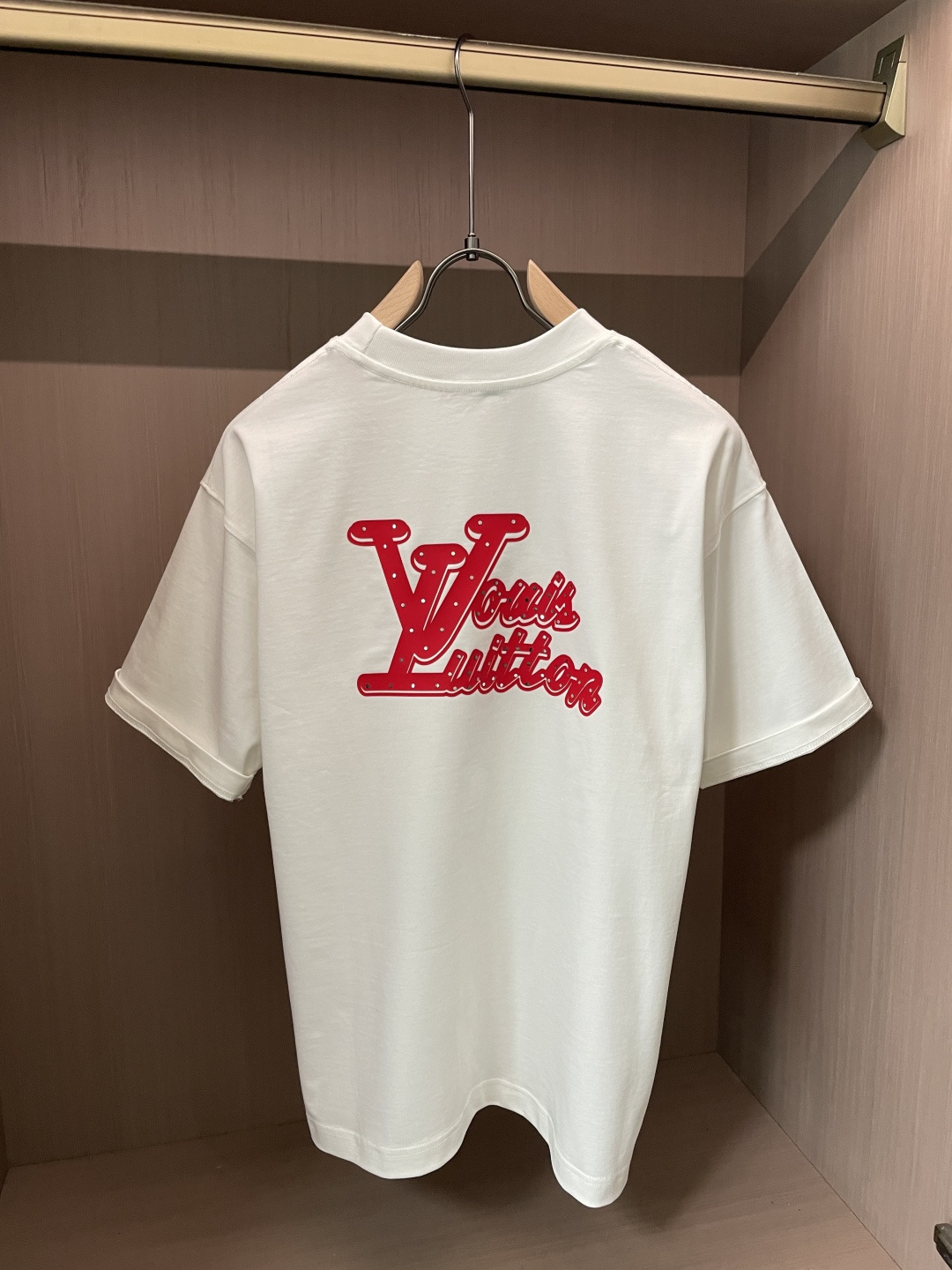 Lv2026春夏款/官网同步面料采用重磅纯棉精梳棉面料，OS宽松版型，上身版型超正！日常百搭，衣橱必备单