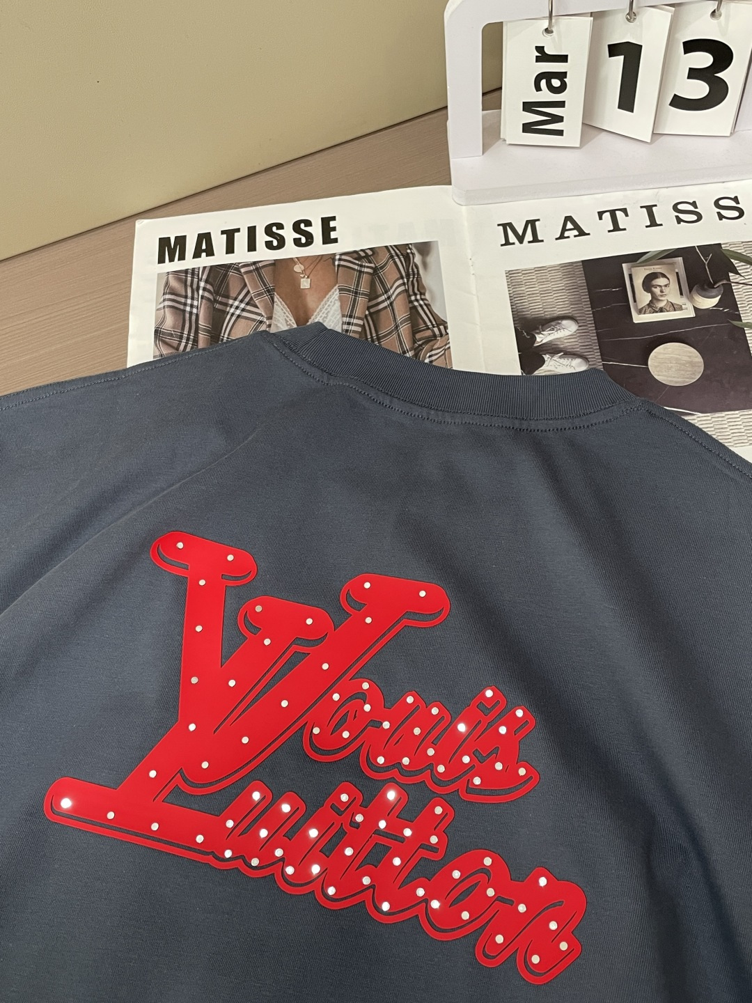 Lv2026春夏款/官网同步面料采用重磅纯棉精梳棉面料，OS宽松版型，上身版型超正！日常百搭，衣橱必备单