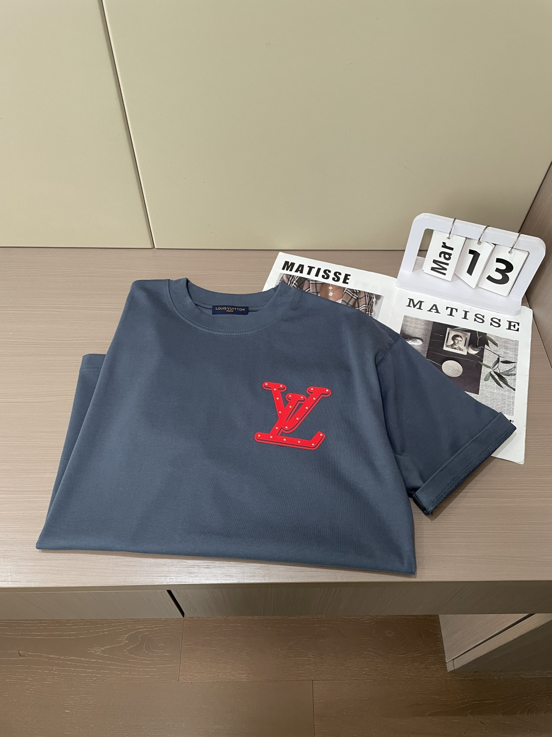 Lv2026春夏款/官网同步面料采用重磅纯棉精梳棉面料，OS宽松版型，上身版型超正！日常百搭，衣橱必备单