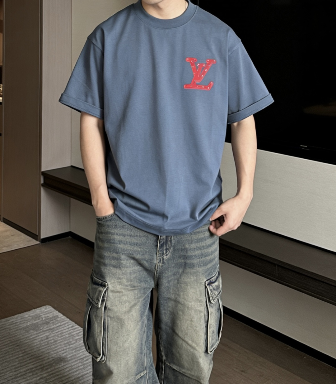 Lv2026春夏款/官网同步面料采用重磅纯棉精梳棉面料，OS宽松版型，上身版型超正！日常百搭，衣橱必备单