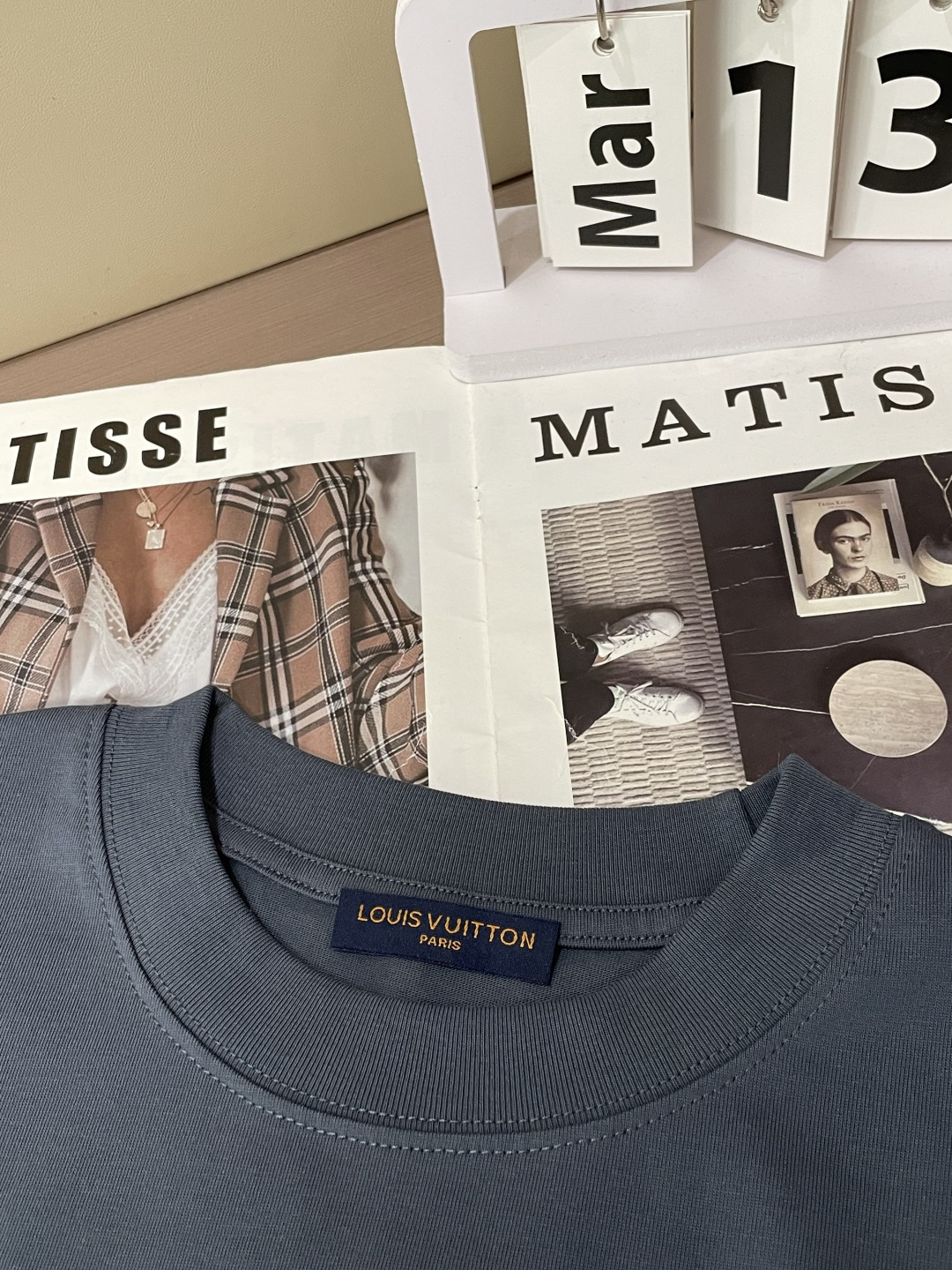 Lv2026春夏款/官网同步面料采用重磅纯棉精梳棉面料，OS宽松版型，上身版型超正！日常百搭，衣橱必备单