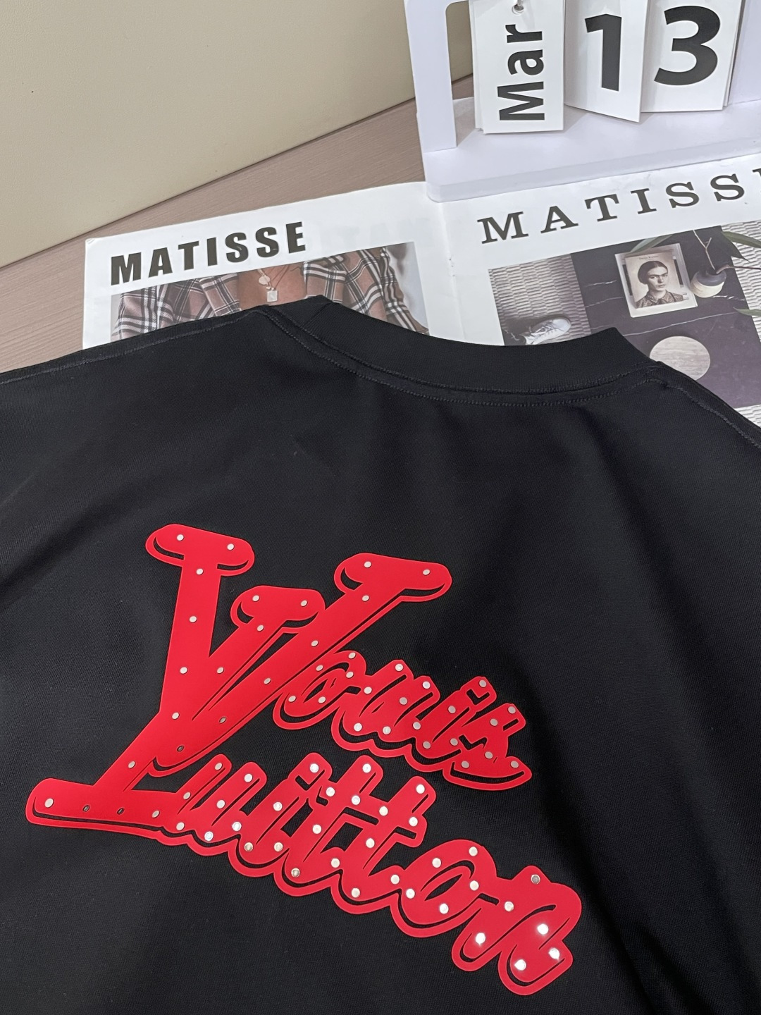 Lv2026春夏款/官网同步面料采用重磅纯棉精梳棉面料，OS宽松版型，上身版型超正！日常百搭，衣橱必备单