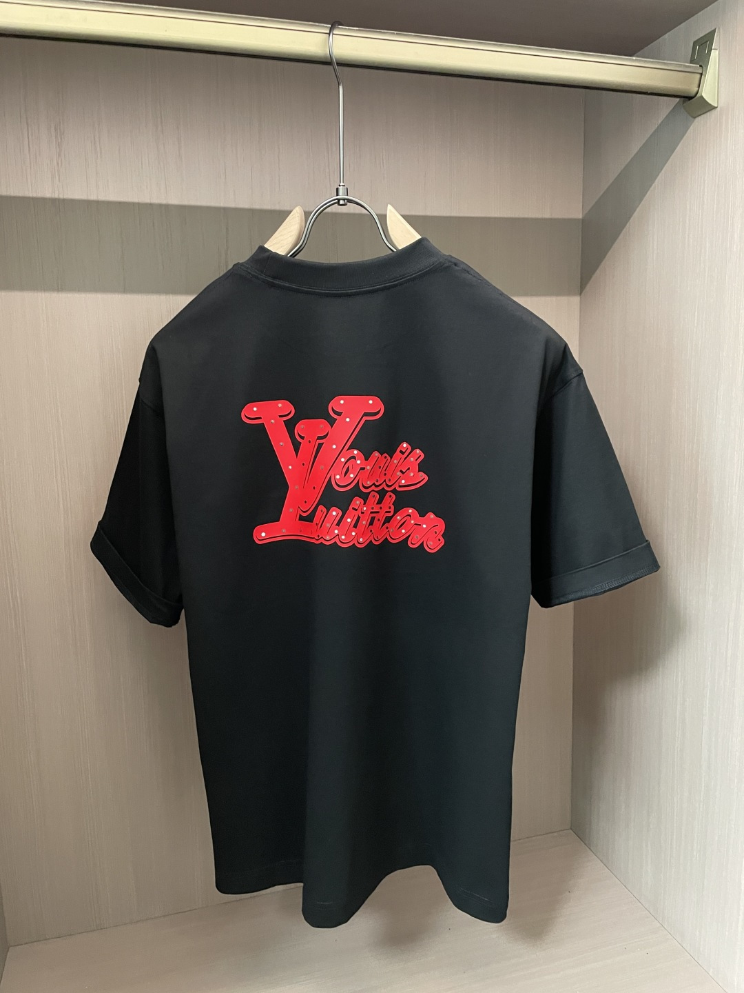 Lv2026春夏款/官网同步面料采用重磅纯棉精梳棉面料，OS宽松版型，上身版型超正！日常百搭，衣橱必备单