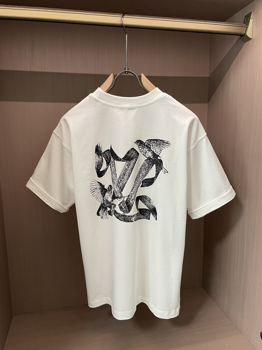 Lv2026春夏款/官网同步面料采用重磅纯棉精梳棉面料，OS宽松版型，上身版型超正！日常百搭，衣橱必备单