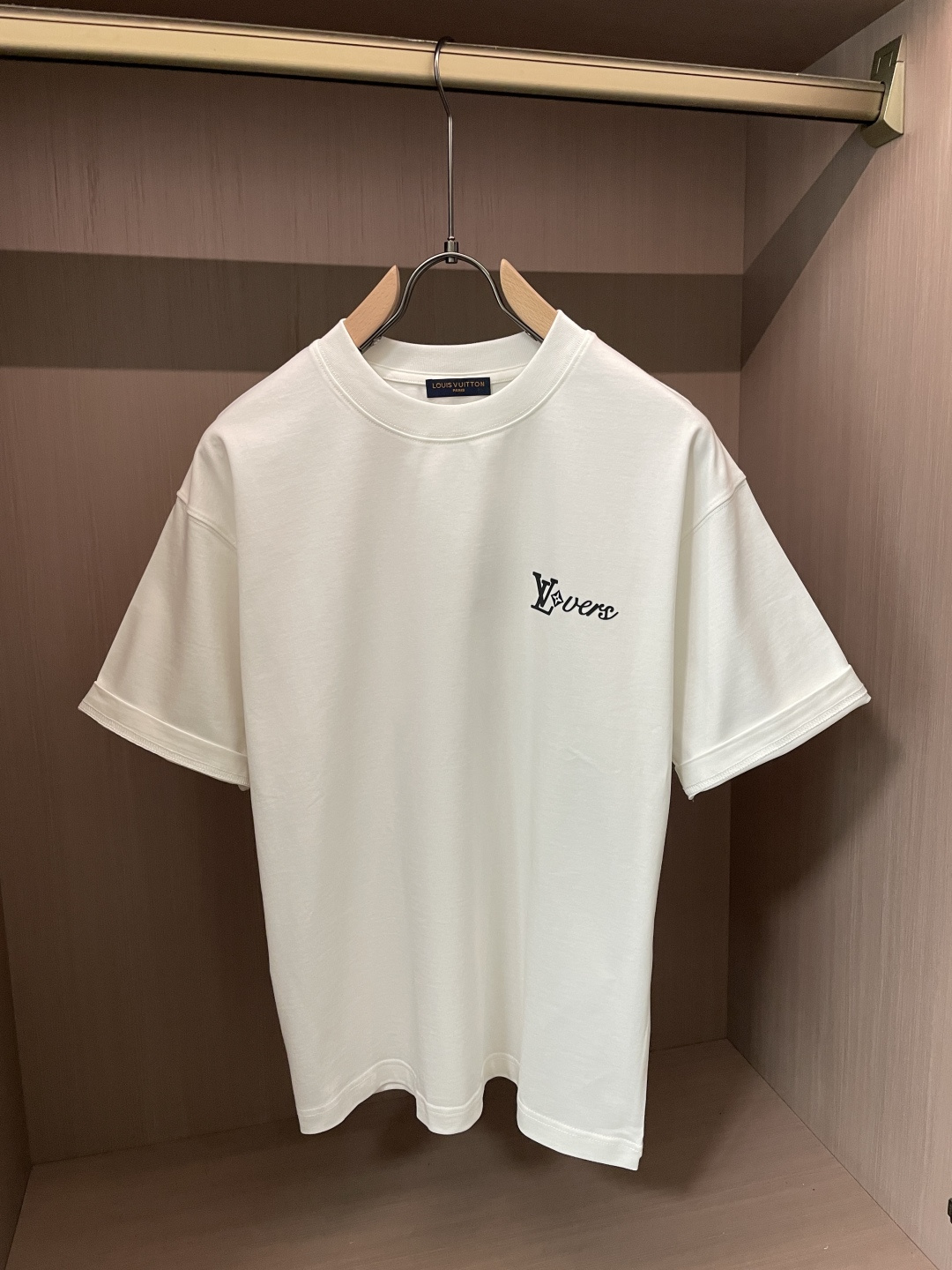 Lv2026春夏款/官网同步面料采用重磅纯棉精梳棉面料，OS宽松版型，上身版型超正！日常百搭，衣橱必备单