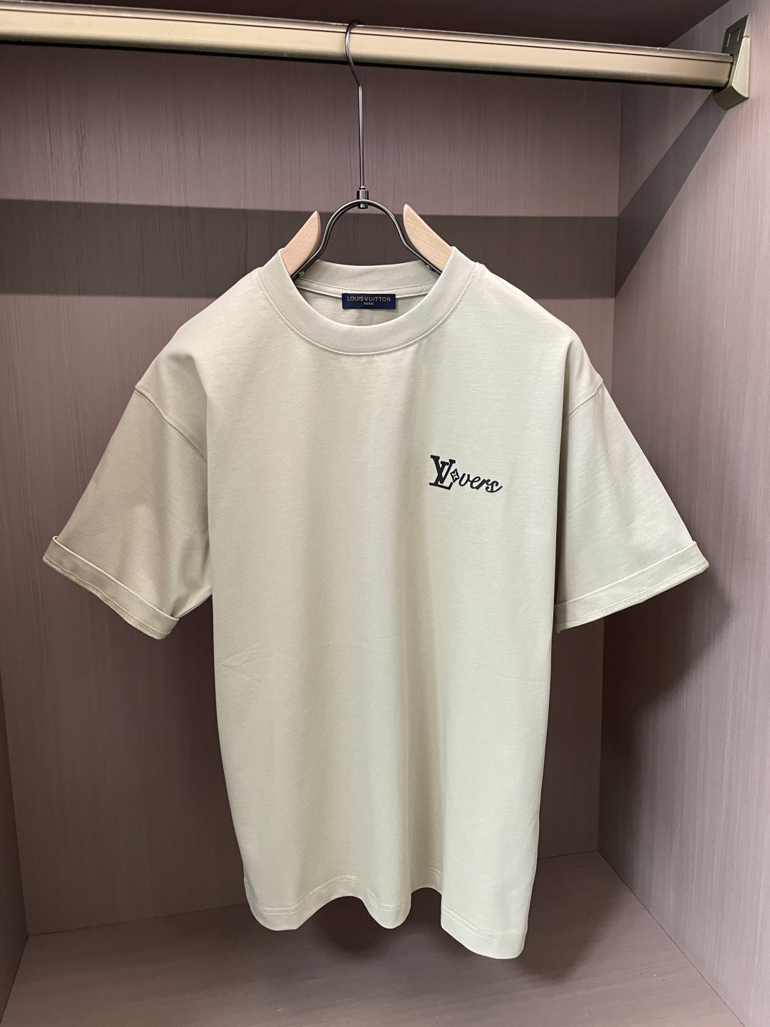 Lv2026春夏款/官网同步面料采用重磅纯棉精梳棉面料，OS宽松版型，上身版型超正！日常百搭，衣橱必备单